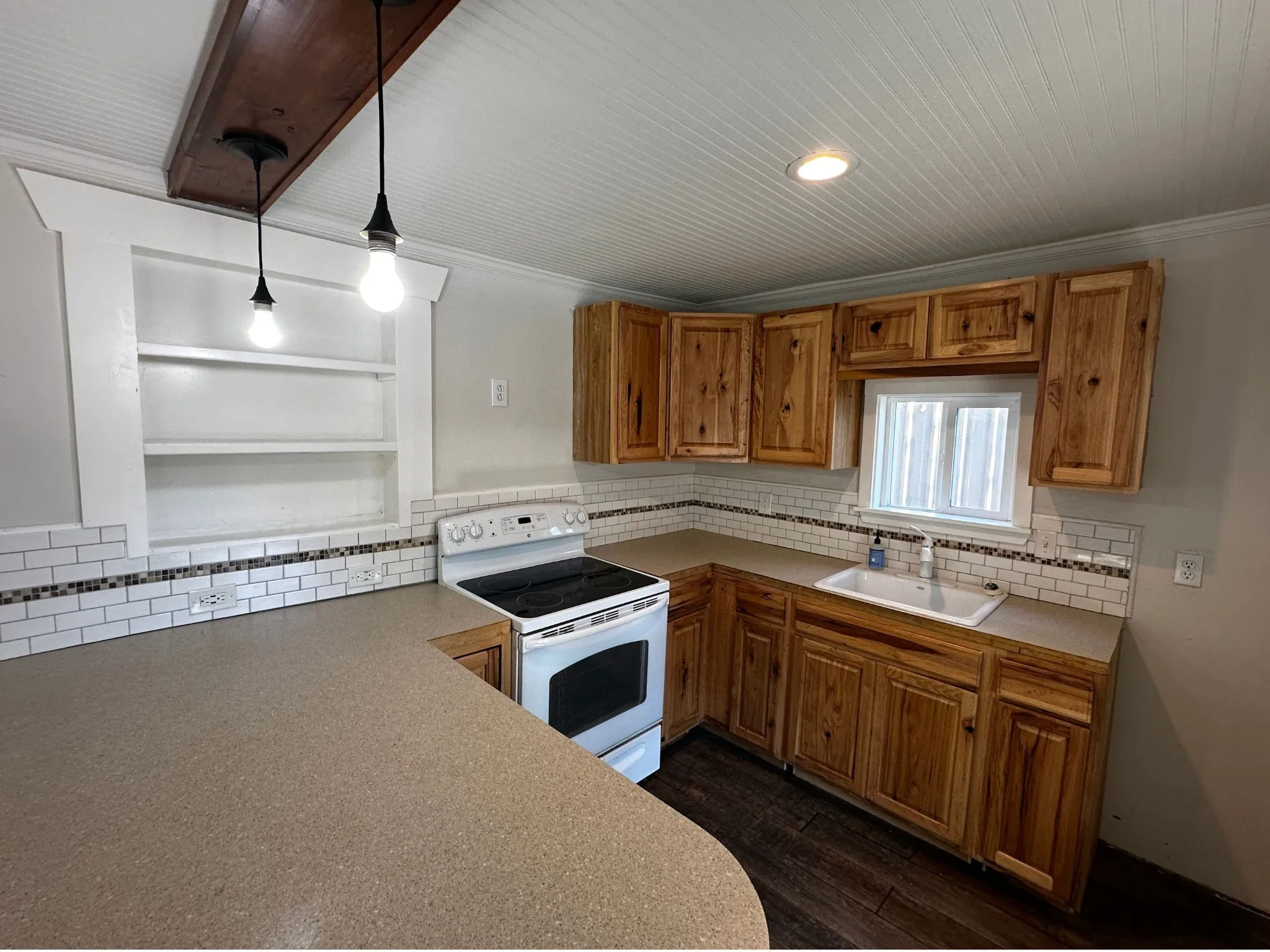 Single Family Residence For Sale in Grayson County , 310 Cedar Point Circle, Gordonville, Texas 76245, 2 Bedroom, 1 Bathroom, Garage spaces, 708 Sqft, built in 1960, Preowned, mls#21222967, Real Estate Agent in Gordonville, Homes For Sale in Grayson county, Homes For Sale in Gordonville, Realtor in Gordonville Texas, Real Estate Brokerage Independent Realty Texas, Luminita Cordes Realtor