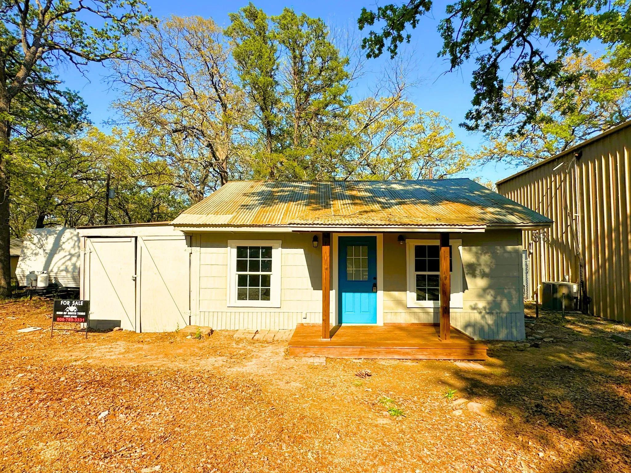 Single Family Residence For Sale in Grayson County , 310 Cedar Point Circle, Gordonville, Texas 76245, 2 Bedroom, 1 Bathroom, Garage spaces, 708 Sqft, built in 1960, Preowned, mls#21222967, Real Estate Agent in Gordonville, Homes For Sale in Grayson county, Homes For Sale in Gordonville, Realtor in Gordonville Texas, Real Estate Brokerage Independent Realty Texas, Luminita Cordes Realtor
