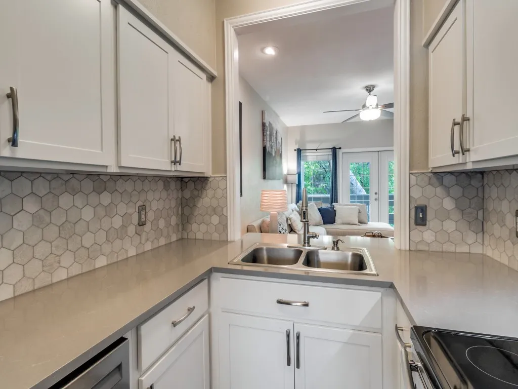 Condominium For Sale in Dallas County , 8550 Fair Oaks Crossing 115, Dallas, Texas 75243, 2 Bedroom, 3 Bathroom, 1 Garage spaces, 1,121 Sqft, built in 1982, Preowned, mls#21223370, Real Estate Agent in Dallas, Homes For Sale in Dallas county, Homes For Sale in Dallas, Realtor in Dallas Texas, Real Estate Brokerage Independent Realty Texas, Luminita Cordes Realtor