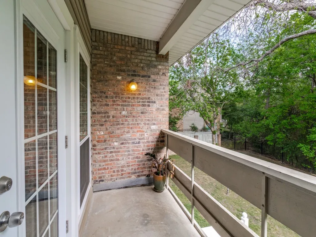 Condominium For Sale in Dallas County , 8550 Fair Oaks Crossing 115, Dallas, Texas 75243, 2 Bedroom, 3 Bathroom, 1 Garage spaces, 1,121 Sqft, built in 1982, Preowned, mls#21223370, Real Estate Agent in Dallas, Homes For Sale in Dallas county, Homes For Sale in Dallas, Realtor in Dallas Texas, Real Estate Brokerage Independent Realty Texas, Luminita Cordes Realtor