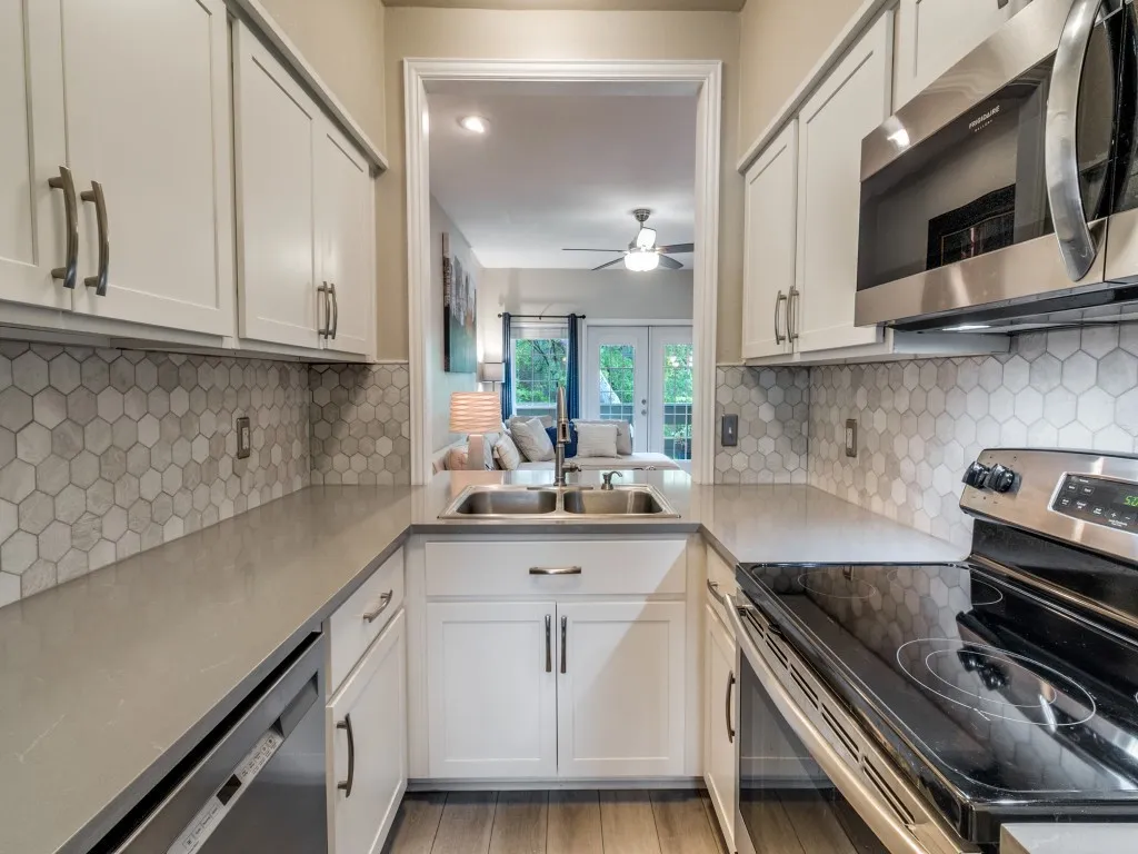 Condominium For Sale in Dallas County , 8550 Fair Oaks Crossing 115, Dallas, Texas 75243, 2 Bedroom, 3 Bathroom, 1 Garage spaces, 1,121 Sqft, built in 1982, Preowned, mls#21223370, Real Estate Agent in Dallas, Homes For Sale in Dallas county, Homes For Sale in Dallas, Realtor in Dallas Texas, Real Estate Brokerage Independent Realty Texas, Luminita Cordes Realtor