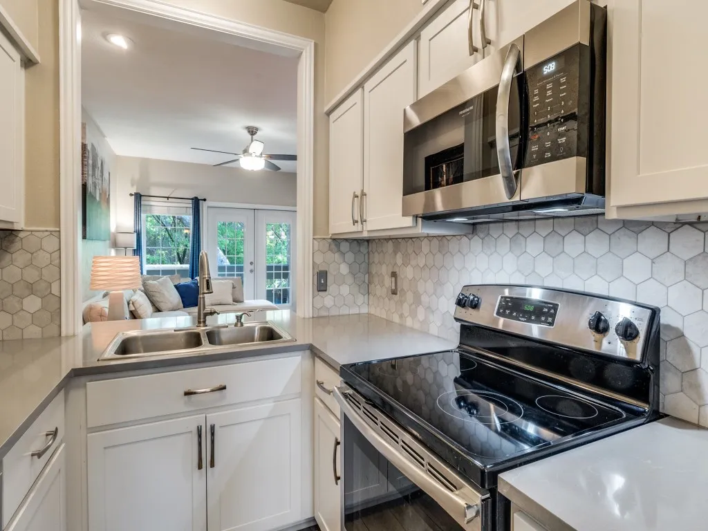 Condominium For Sale in Dallas County , 8550 Fair Oaks Crossing 115, Dallas, Texas 75243, 2 Bedroom, 3 Bathroom, 1 Garage spaces, 1,121 Sqft, built in 1982, Preowned, mls#21223370, Real Estate Agent in Dallas, Homes For Sale in Dallas county, Homes For Sale in Dallas, Realtor in Dallas Texas, Real Estate Brokerage Independent Realty Texas, Luminita Cordes Realtor