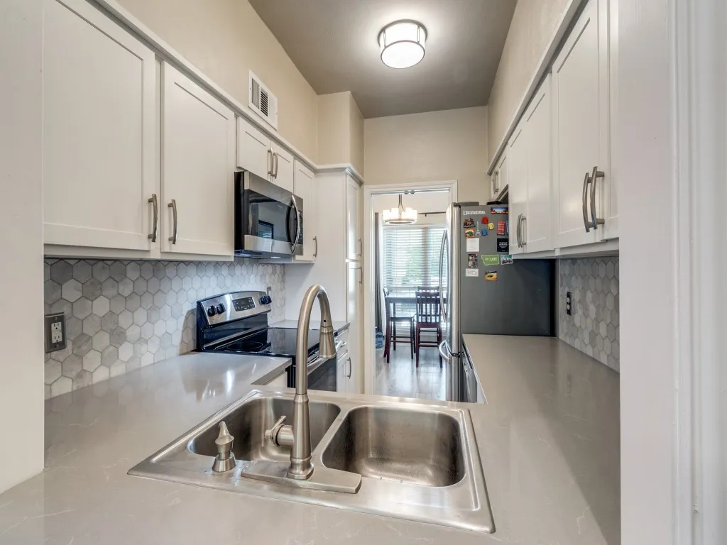 Condominium For Sale in Dallas County , 8550 Fair Oaks Crossing 115, Dallas, Texas 75243, 2 Bedroom, 3 Bathroom, 1 Garage spaces, 1,121 Sqft, built in 1982, Preowned, mls#21223370, Real Estate Agent in Dallas, Homes For Sale in Dallas county, Homes For Sale in Dallas, Realtor in Dallas Texas, Real Estate Brokerage Independent Realty Texas, Luminita Cordes Realtor