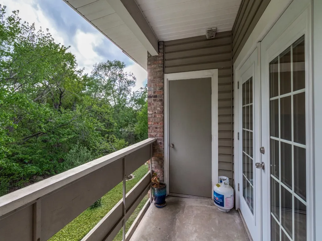 Condominium For Sale in Dallas County , 8550 Fair Oaks Crossing 115, Dallas, Texas 75243, 2 Bedroom, 3 Bathroom, 1 Garage spaces, 1,121 Sqft, built in 1982, Preowned, mls#21223370, Real Estate Agent in Dallas, Homes For Sale in Dallas county, Homes For Sale in Dallas, Realtor in Dallas Texas, Real Estate Brokerage Independent Realty Texas, Luminita Cordes Realtor