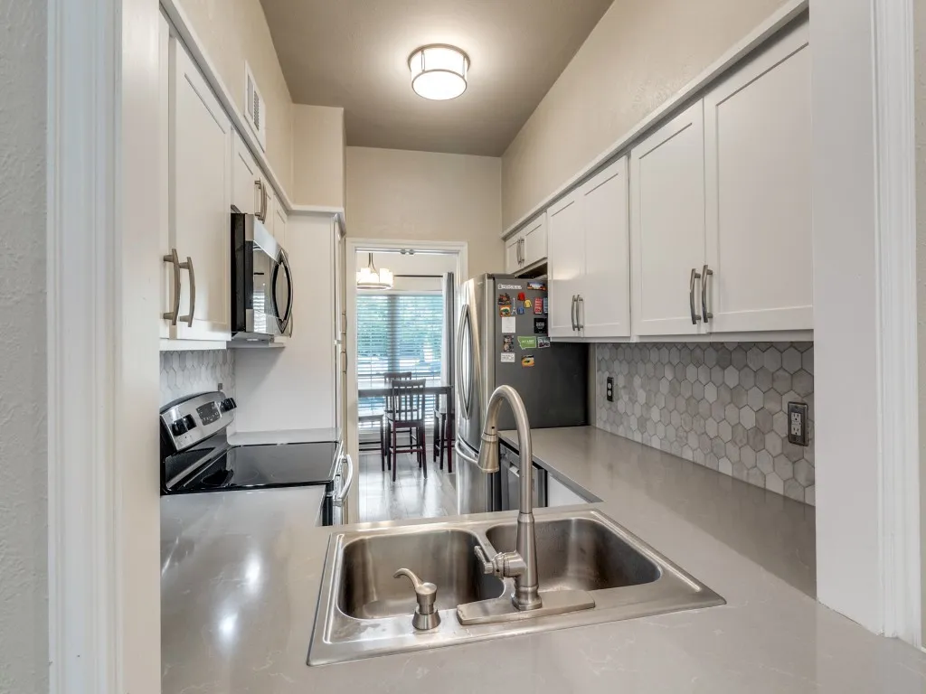 Condominium For Sale in Dallas County , 8550 Fair Oaks Crossing 115, Dallas, Texas 75243, 2 Bedroom, 3 Bathroom, 1 Garage spaces, 1,121 Sqft, built in 1982, Preowned, mls#21223370, Real Estate Agent in Dallas, Homes For Sale in Dallas county, Homes For Sale in Dallas, Realtor in Dallas Texas, Real Estate Brokerage Independent Realty Texas, Luminita Cordes Realtor