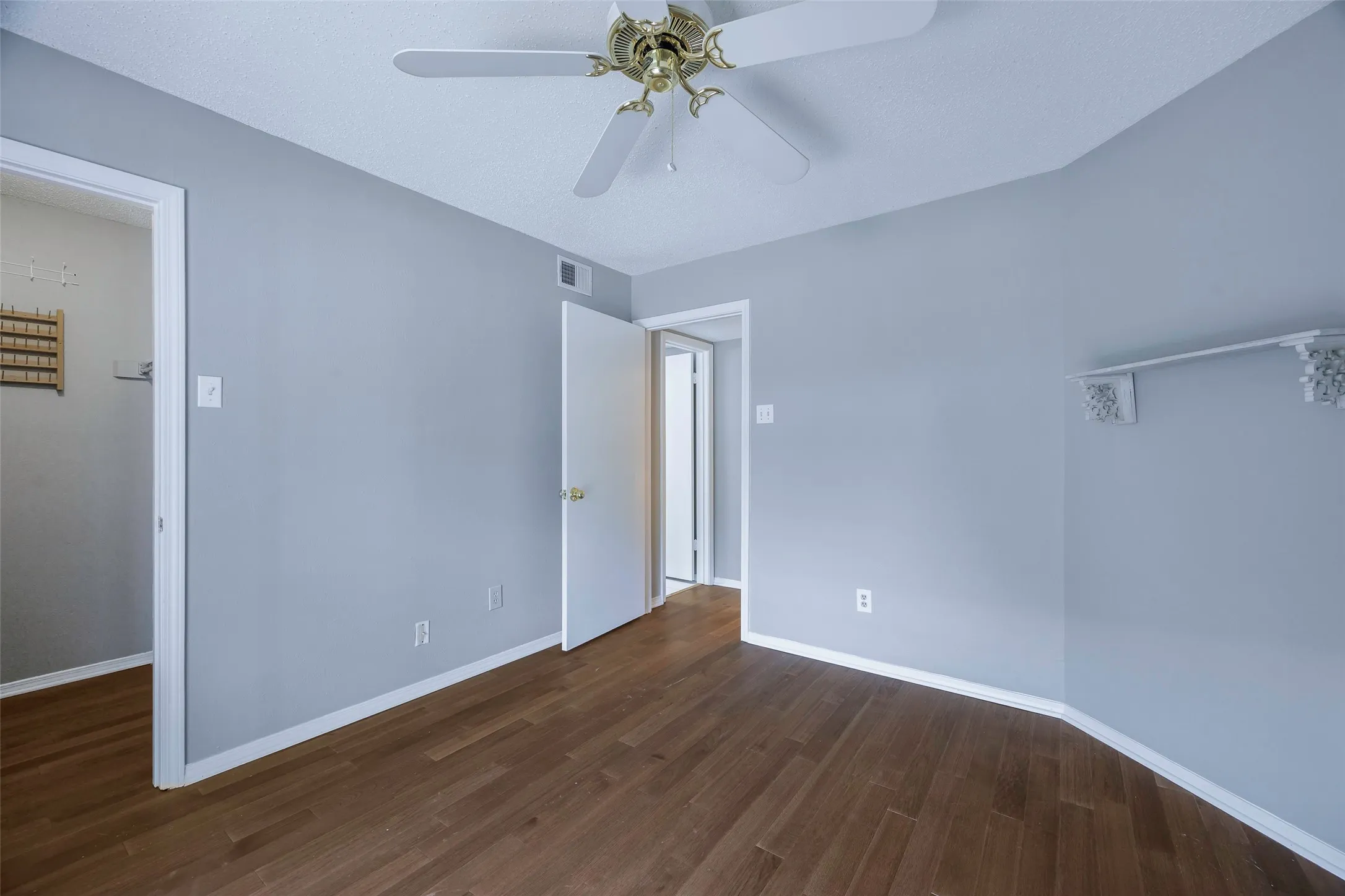 Condominium For Sale in Collin County , 18333 Roehampton Drive 1412, Dallas, Texas 75252, 2 Bedroom, 1 Bathroom, Garage spaces, 737 Sqft, built in 1985, mls#21214328, Real Estate Agent in Dallas, Homes For Sale in Collin county, Homes For Sale in Dallas, Realtor in Dallas Texas, Real Estate Brokerage Independent Realty Texas, Luminita Cordes Realtor