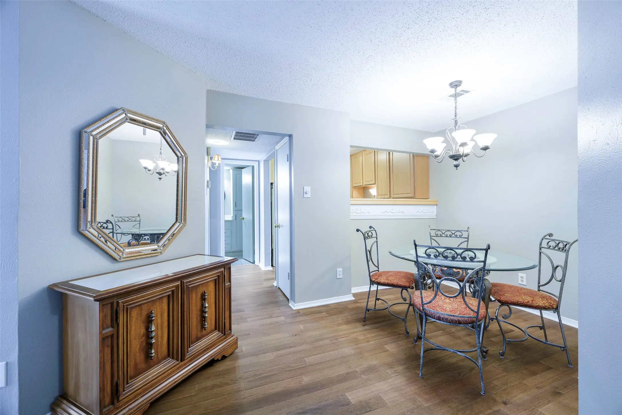 Condominium For Sale in Collin County , 18333 Roehampton Drive 1412, Dallas, Texas 75252, 2 Bedroom, 1 Bathroom, Garage spaces, 737 Sqft, built in 1985, mls#21214328, Real Estate Agent in Dallas, Homes For Sale in Collin county, Homes For Sale in Dallas, Realtor in Dallas Texas, Real Estate Brokerage Independent Realty Texas, Luminita Cordes Realtor