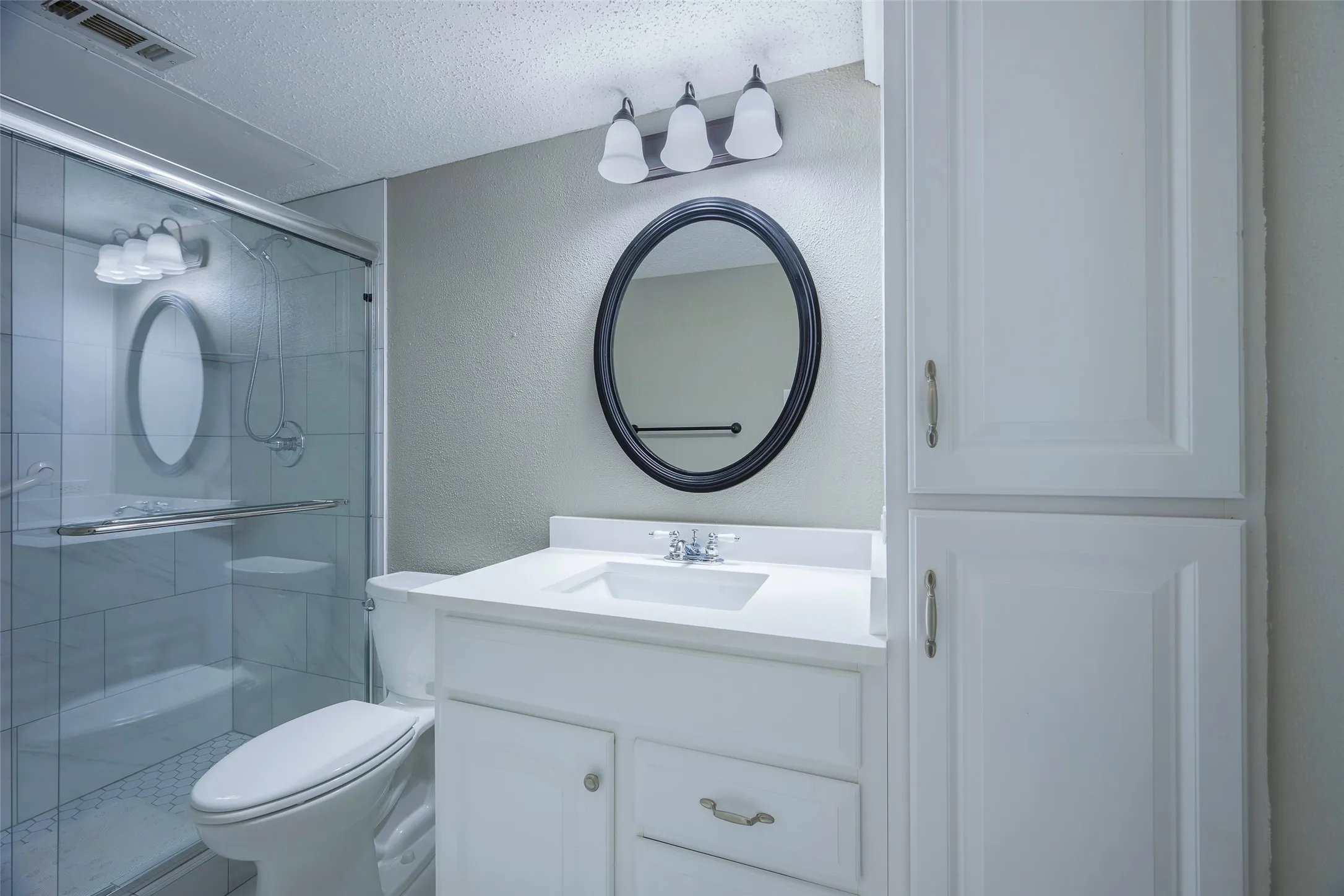 Condominium For Sale in Collin County , 18333 Roehampton Drive 1412, Dallas, Texas 75252, 2 Bedroom, 1 Bathroom, Garage spaces, 737 Sqft, built in 1985, mls#21214328, Real Estate Agent in Dallas, Homes For Sale in Collin county, Homes For Sale in Dallas, Realtor in Dallas Texas, Real Estate Brokerage Independent Realty Texas, Luminita Cordes Realtor