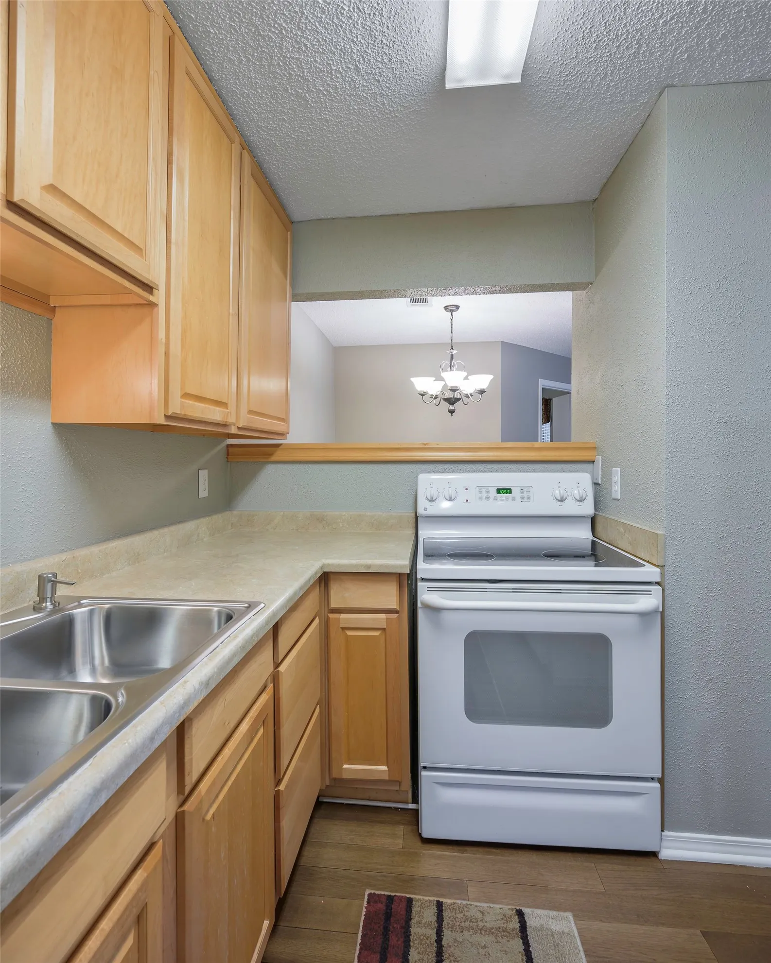 Condominium For Sale in Collin County , 18333 Roehampton Drive 1412, Dallas, Texas 75252, 2 Bedroom, 1 Bathroom, Garage spaces, 737 Sqft, built in 1985, mls#21214328, Real Estate Agent in Dallas, Homes For Sale in Collin county, Homes For Sale in Dallas, Realtor in Dallas Texas, Real Estate Brokerage Independent Realty Texas, Luminita Cordes Realtor