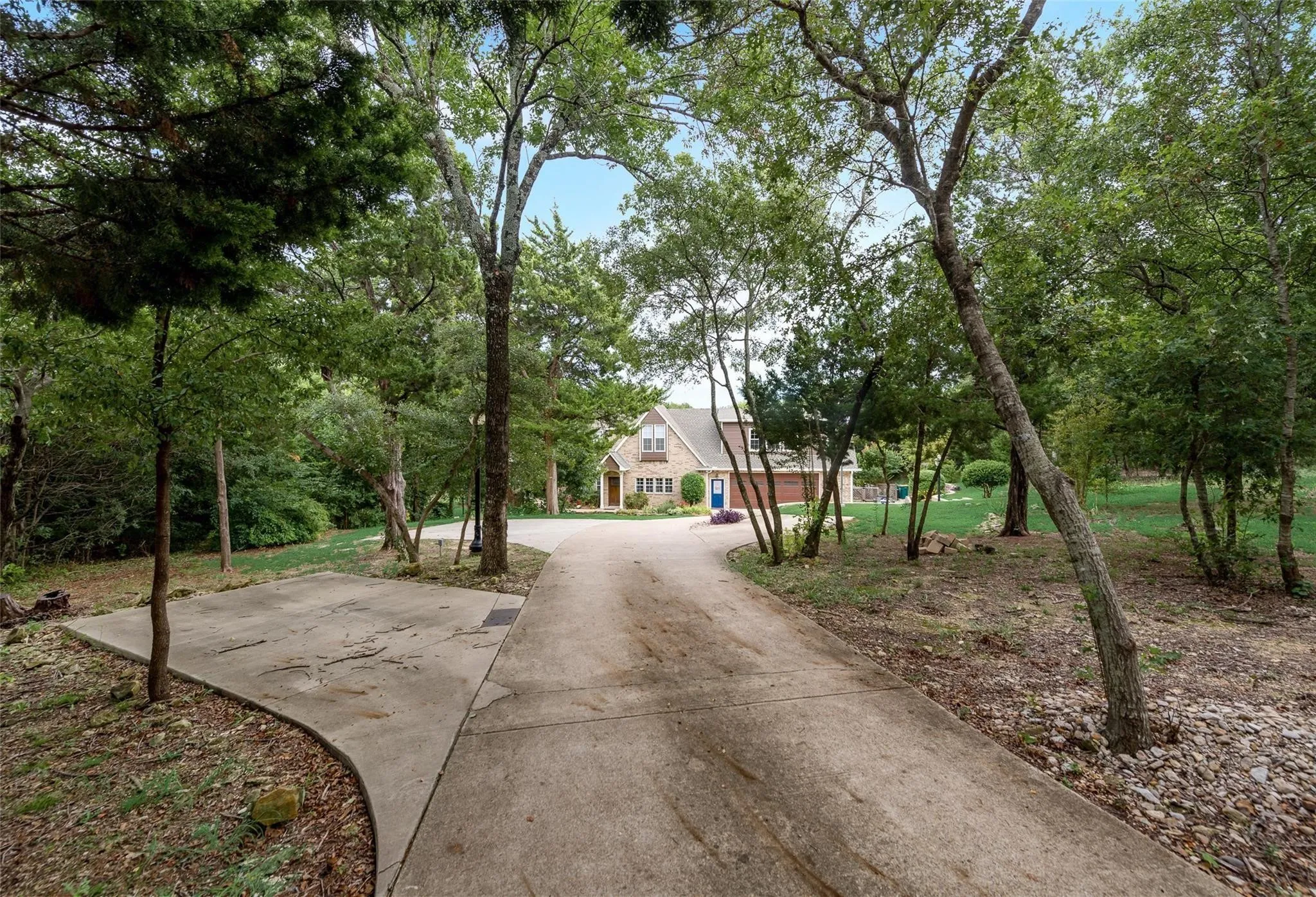 Single Family Residence For Sale in Dallas County , 904 Mobley Road, Cedar Hill, Texas 75104, 5 Bedroom, 5 Bathroom, 2 Garage spaces, 5,296 Sqft, built in 1993, mls#21224532, Real Estate Agent in Cedar Hill, Homes For Sale in Dallas county, Homes For Sale in Cedar Hill, Realtor in Cedar Hill Texas, Real Estate Brokerage Independent Realty Texas, Luminita Cordes Realtor