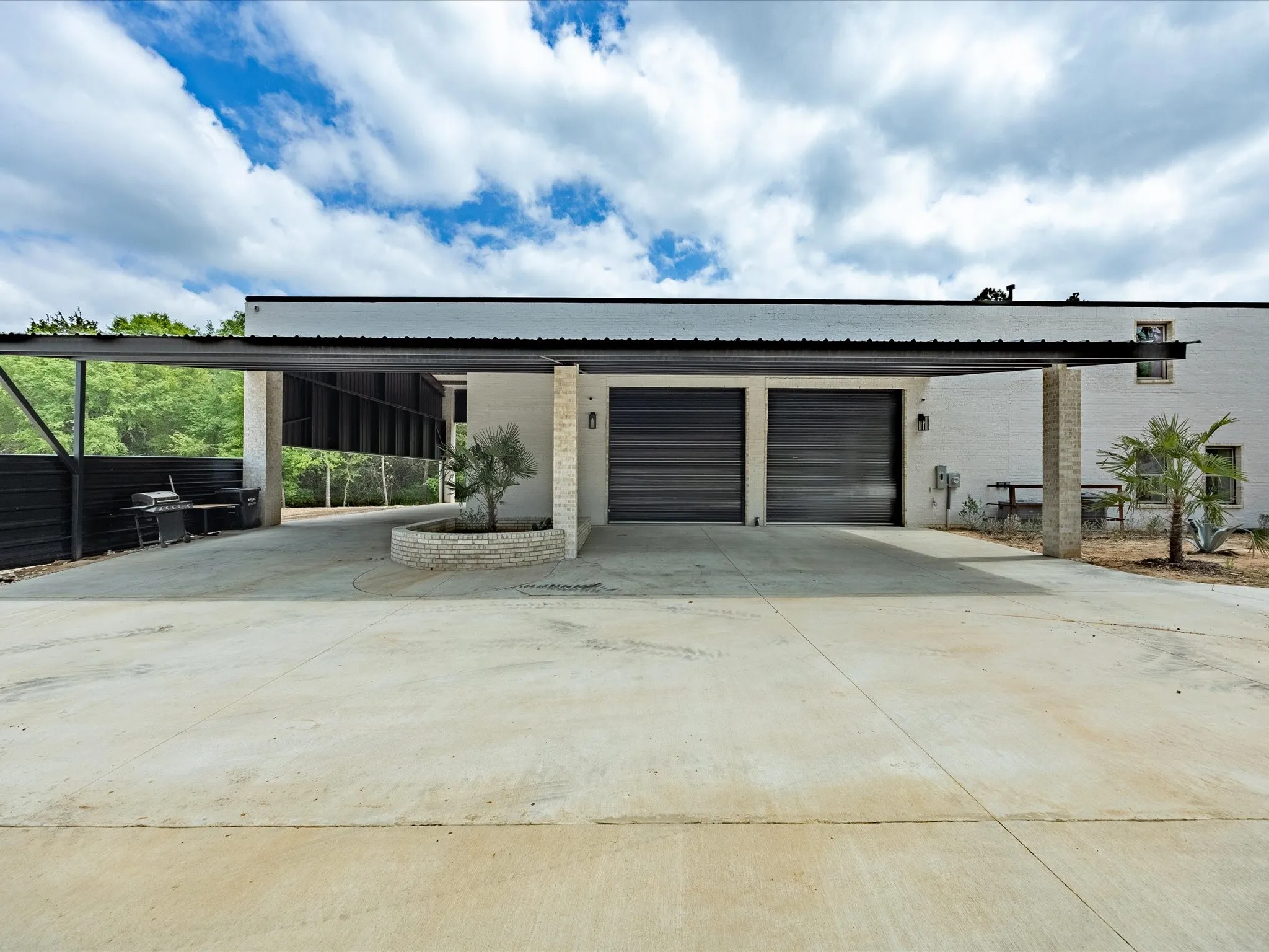 Single Family Residence For Sale in Van Zandt County , 603 S Houston Street, Edgewood, Texas 75117, 7 Bedrooms, 4 Bathrooms, 10 Garage spaces, 3,645 Sqft, built in 2025, Preowned, Price $1,249,000, mls#21221887, Real Estate Agent in Edgewood, Homes For Sale in Van Zandt county, Homes For Sale in Edgewood, Realtor in Edgewood Texas, Real Estate Brokerage Independent Realty Texas, Luminita Cordes Realtor
