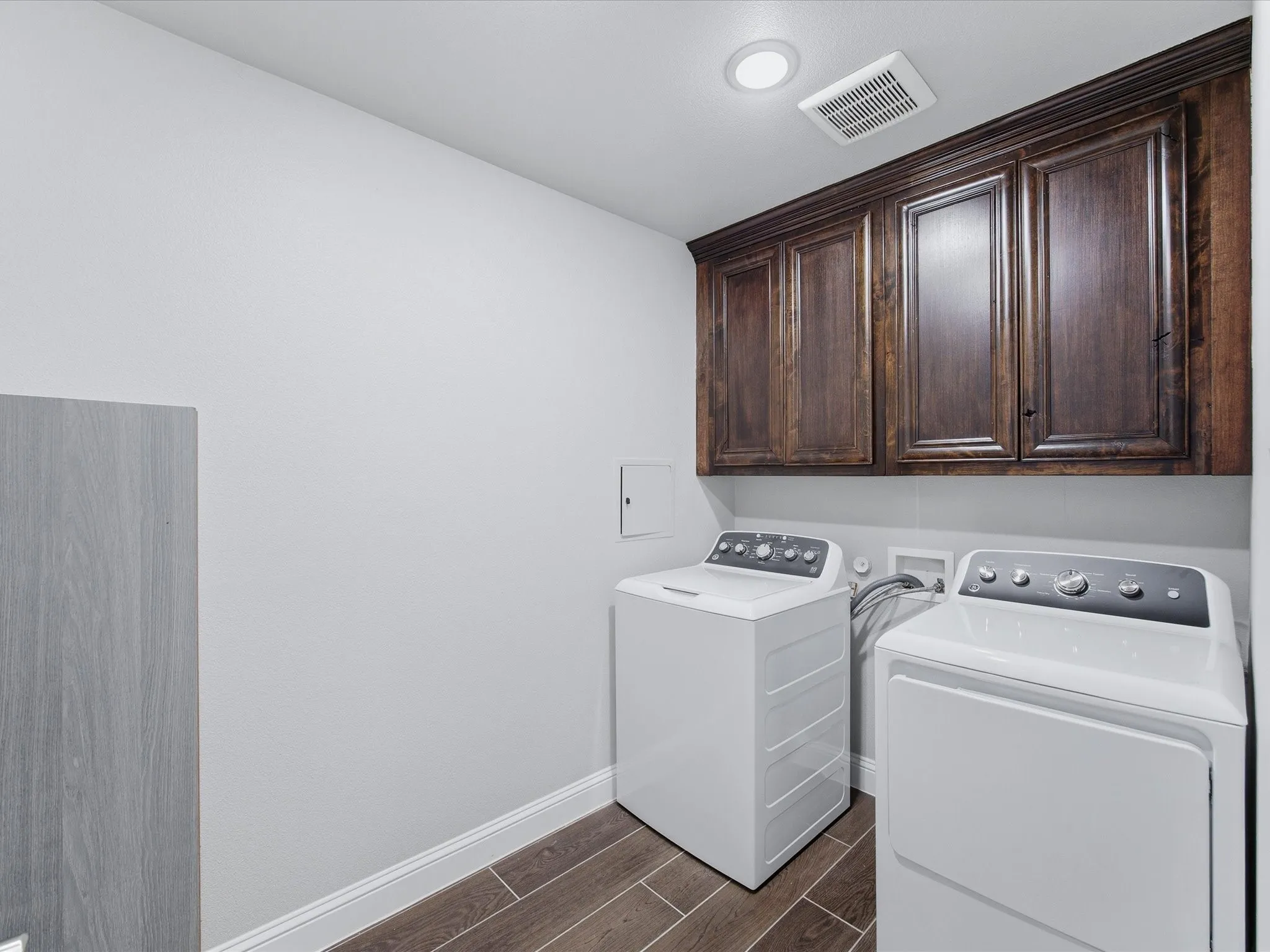 Single Family Residence For Sale in Van Zandt County , 603 S Houston Street, Edgewood, Texas 75117, 7 Bedrooms, 4 Bathrooms, 10 Garage spaces, 3,645 Sqft, built in 2025, Preowned, Price $1,249,000, mls#21221887, Real Estate Agent in Edgewood, Homes For Sale in Van Zandt county, Homes For Sale in Edgewood, Realtor in Edgewood Texas, Real Estate Brokerage Independent Realty Texas, Luminita Cordes Realtor