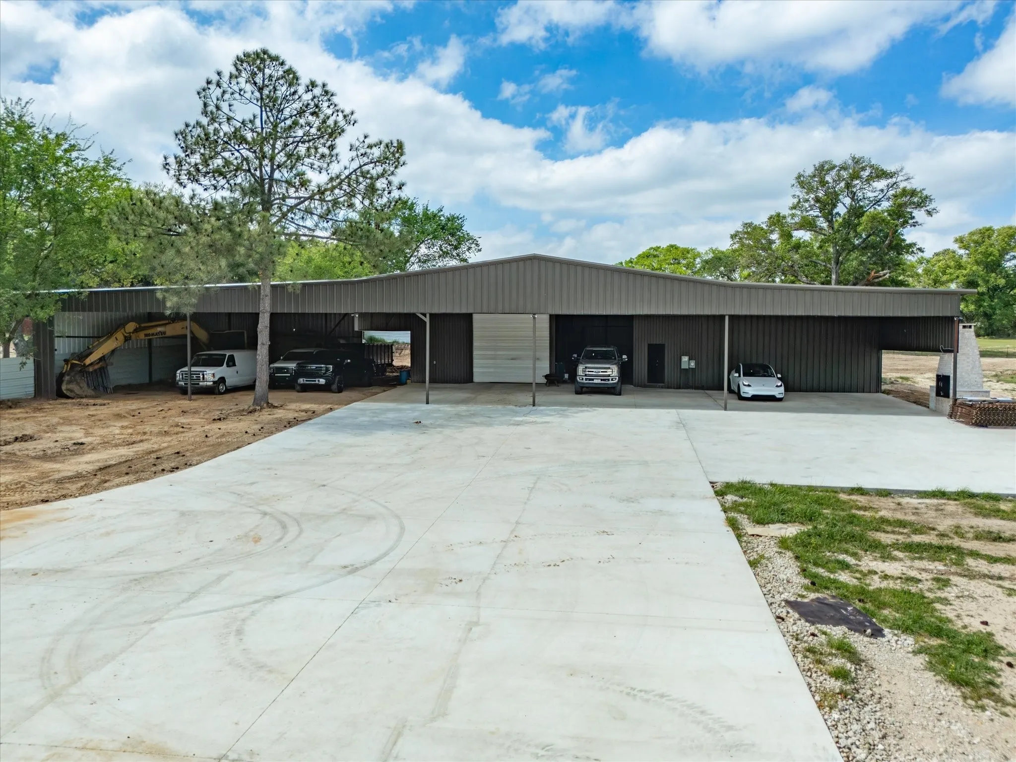 Single Family Residence For Sale in Van Zandt County , 603 S Houston Street, Edgewood, Texas 75117, 7 Bedrooms, 4 Bathrooms, 10 Garage spaces, 3,645 Sqft, built in 2025, Preowned, Price $1,249,000, mls#21221887, Real Estate Agent in Edgewood, Homes For Sale in Van Zandt county, Homes For Sale in Edgewood, Realtor in Edgewood Texas, Real Estate Brokerage Independent Realty Texas, Luminita Cordes Realtor