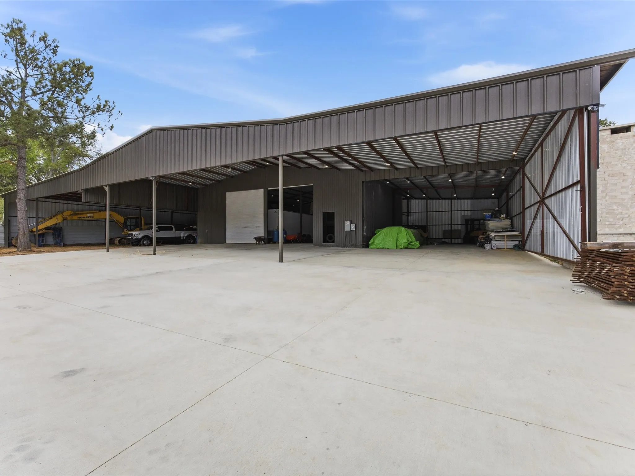 Single Family Residence For Sale in Van Zandt County , 603 S Houston Street, Edgewood, Texas 75117, 7 Bedrooms, 4 Bathrooms, 10 Garage spaces, 3,645 Sqft, built in 2025, Preowned, Price $1,249,000, mls#21221887, Real Estate Agent in Edgewood, Homes For Sale in Van Zandt county, Homes For Sale in Edgewood, Realtor in Edgewood Texas, Real Estate Brokerage Independent Realty Texas, Luminita Cordes Realtor