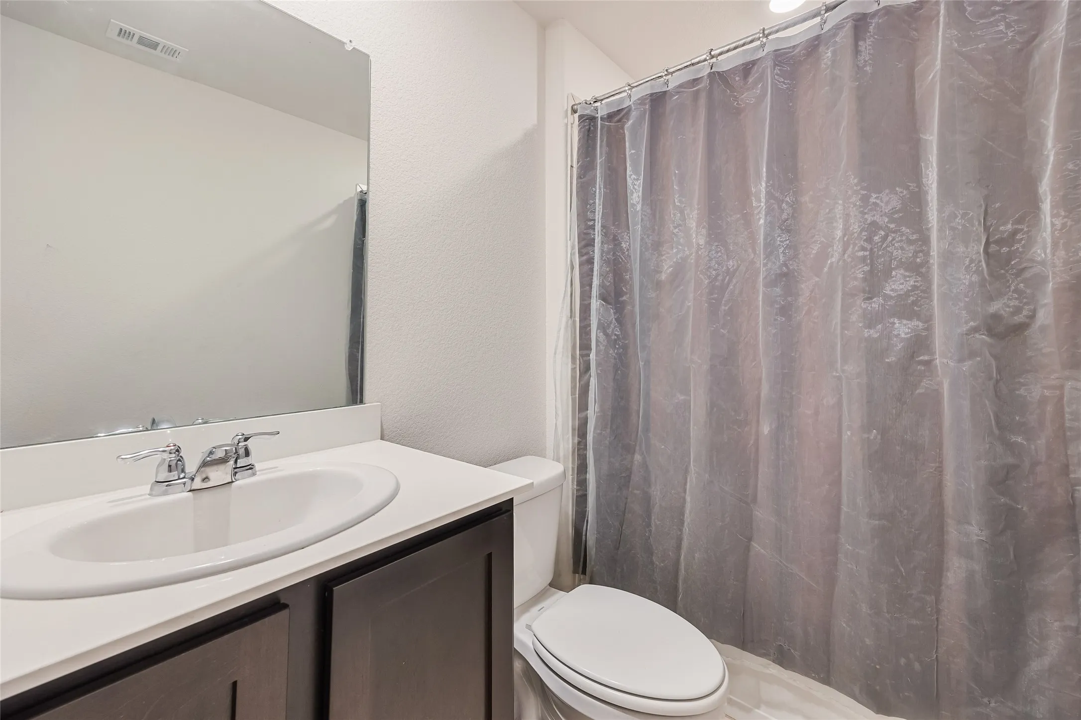 Full secondary bathroom