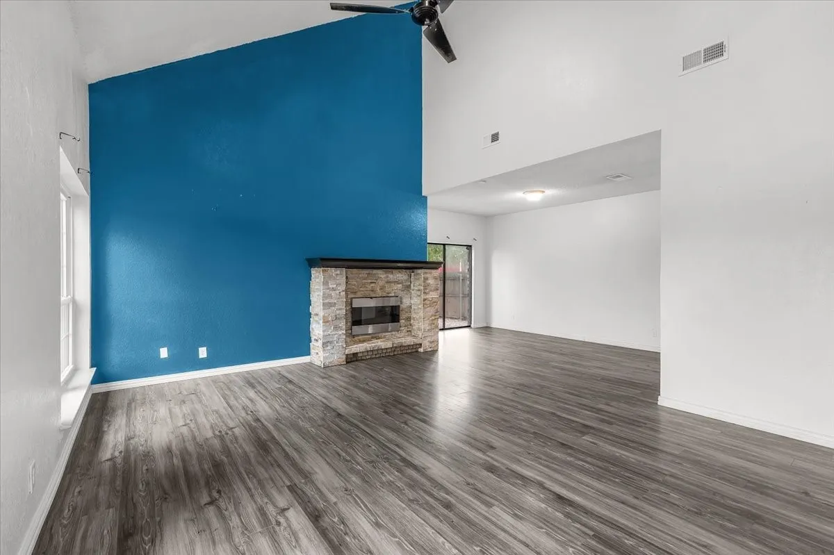 Single Family Residence For Sale in Tarrant County , 5315 Colony Hill Road, Fort Worth, Texas 76112, 3 Bedroom, 3 Bathroom, 2 Garage spaces, 2,190 Sqft, built in 1980, Preowned, mls#21224855, Real Estate Agent in Fort Worth, Homes For Sale in Tarrant county, Homes For Sale in Fort Worth, Realtor in Fort Worth Texas, Real Estate Brokerage Independent Realty Texas, Luminita Cordes Realtor