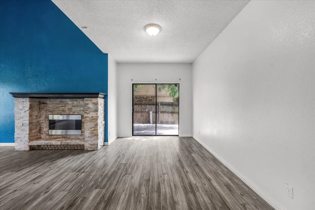 Single Family Residence For Sale in Tarrant County , 5315 Colony Hill Road, Fort Worth, Texas 76112, 3 Bedroom, 3 Bathroom, 2 Garage spaces, 2,190 Sqft, built in 1980, Preowned, mls#21224855, Real Estate Agent in Fort Worth, Homes For Sale in Tarrant county, Homes For Sale in Fort Worth, Realtor in Fort Worth Texas, Real Estate Brokerage Independent Realty Texas, Luminita Cordes Realtor