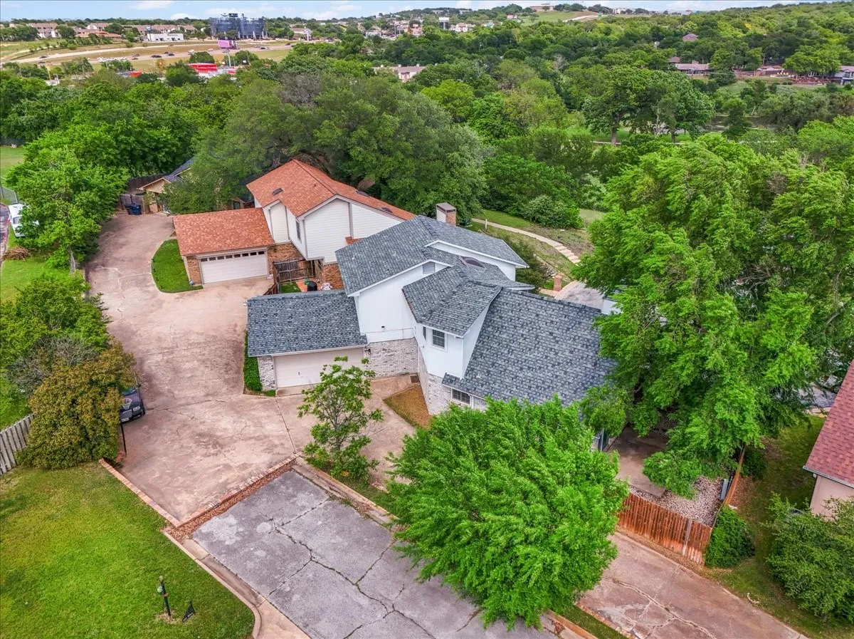 Single Family Residence For Sale in Tarrant County , 5315 Colony Hill Road, Fort Worth, Texas 76112, 3 Bedroom, 3 Bathroom, 2 Garage spaces, 2,190 Sqft, built in 1980, Preowned, mls#21224855, Real Estate Agent in Fort Worth, Homes For Sale in Tarrant county, Homes For Sale in Fort Worth, Realtor in Fort Worth Texas, Real Estate Brokerage Independent Realty Texas, Luminita Cordes Realtor