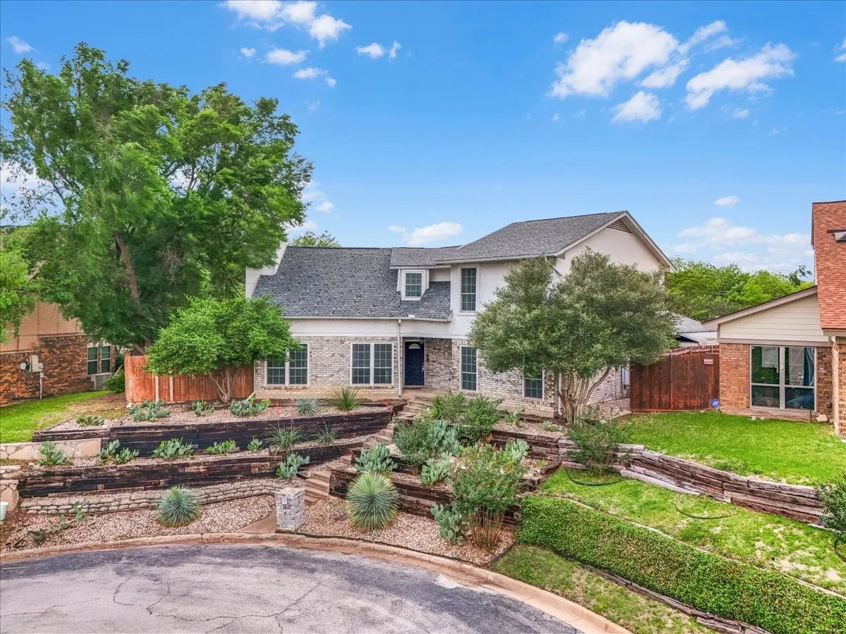 Single Family Residence For Sale in Tarrant County , 5315 Colony Hill Road, Fort Worth, Texas 76112, 3 Bedroom, 3 Bathroom, 2 Garage spaces, 2,190 Sqft, built in 1980, Preowned, mls#21224855, Real Estate Agent in Fort Worth, Homes For Sale in Tarrant county, Homes For Sale in Fort Worth, Realtor in Fort Worth Texas, Real Estate Brokerage Independent Realty Texas, Luminita Cordes Realtor