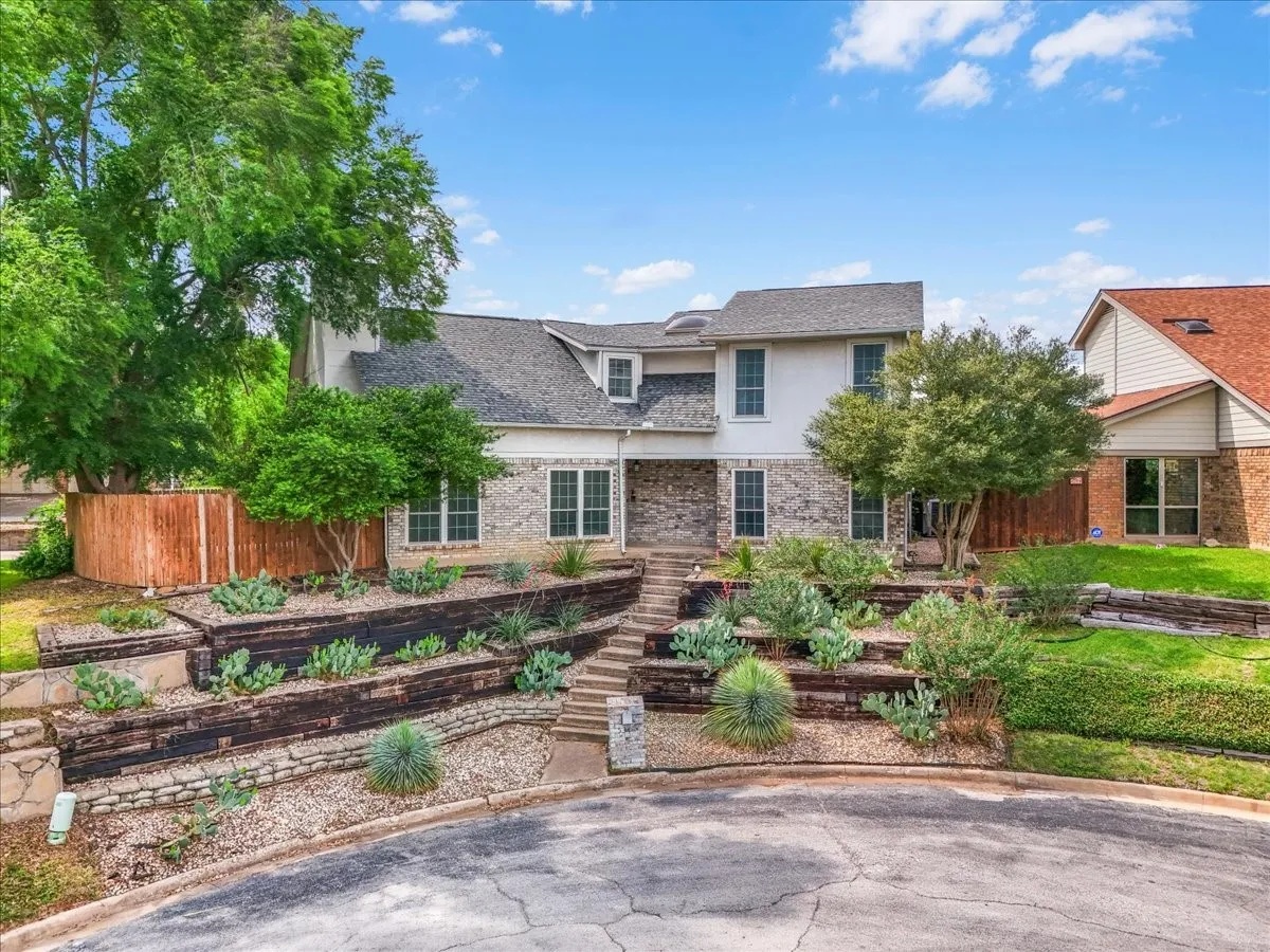 Single Family Residence For Sale in Tarrant County , 5315 Colony Hill Road, Fort Worth, Texas 76112, 3 Bedroom, 3 Bathroom, 2 Garage spaces, 2,190 Sqft, built in 1980, Preowned, mls#21224855, Real Estate Agent in Fort Worth, Homes For Sale in Tarrant county, Homes For Sale in Fort Worth, Realtor in Fort Worth Texas, Real Estate Brokerage Independent Realty Texas, Luminita Cordes Realtor