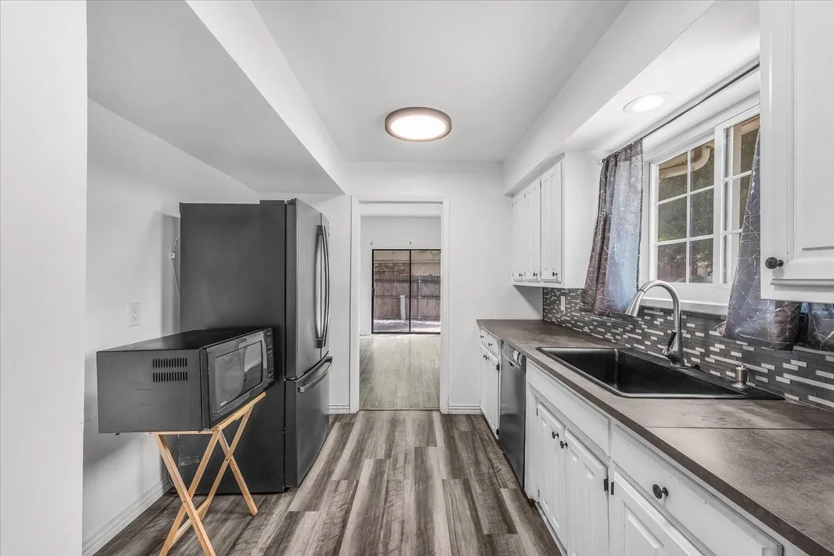 Single Family Residence For Sale in Tarrant County , 5315 Colony Hill Road, Fort Worth, Texas 76112, 3 Bedroom, 3 Bathroom, 2 Garage spaces, 2,190 Sqft, built in 1980, Preowned, mls#21224855, Real Estate Agent in Fort Worth, Homes For Sale in Tarrant county, Homes For Sale in Fort Worth, Realtor in Fort Worth Texas, Real Estate Brokerage Independent Realty Texas, Luminita Cordes Realtor