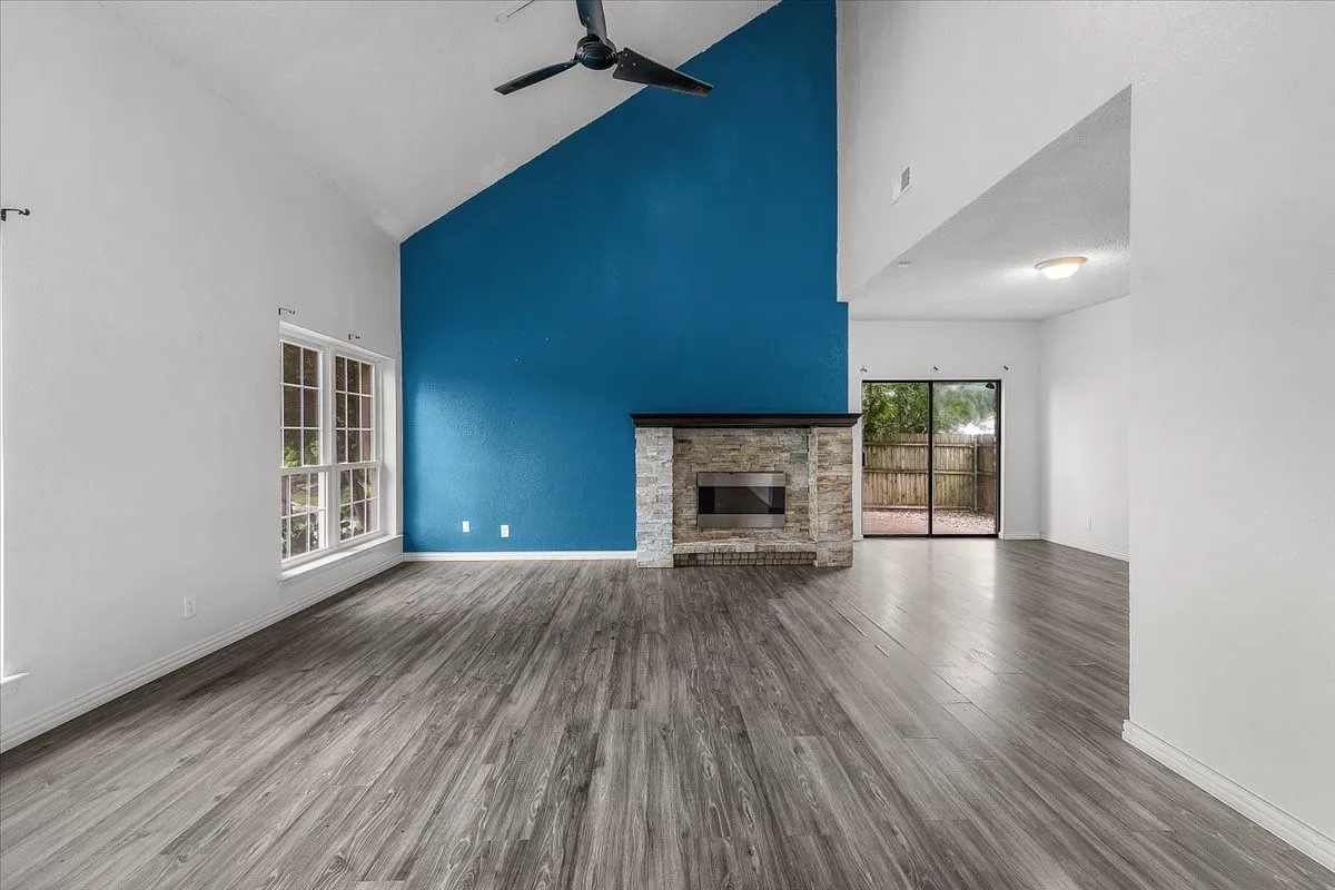 Single Family Residence For Sale in Tarrant County , 5315 Colony Hill Road, Fort Worth, Texas 76112, 3 Bedroom, 3 Bathroom, 2 Garage spaces, 2,190 Sqft, built in 1980, Preowned, mls#21224855, Real Estate Agent in Fort Worth, Homes For Sale in Tarrant county, Homes For Sale in Fort Worth, Realtor in Fort Worth Texas, Real Estate Brokerage Independent Realty Texas, Luminita Cordes Realtor