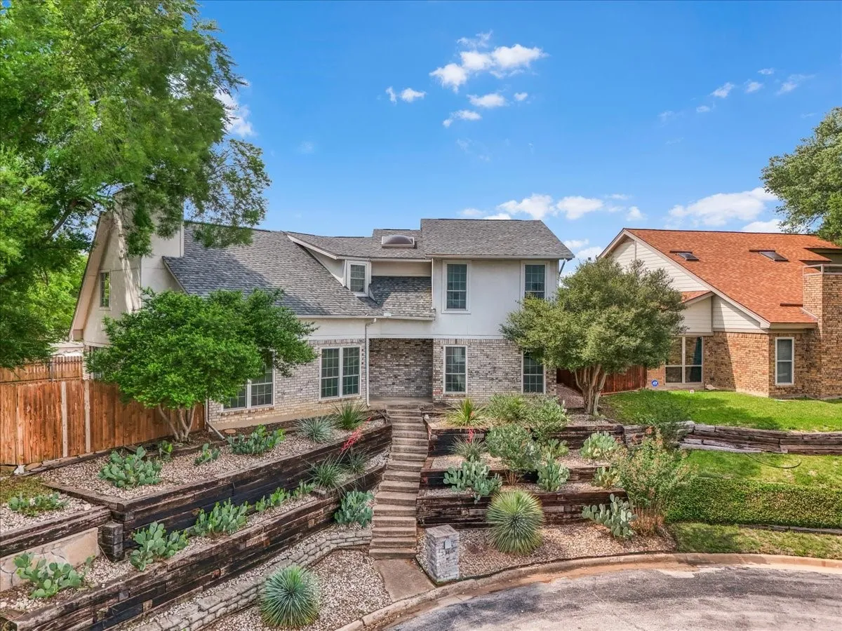 Single Family Residence For Sale in Tarrant County , 5315 Colony Hill Road, Fort Worth, Texas 76112, 3 Bedroom, 3 Bathroom, 2 Garage spaces, 2,190 Sqft, built in 1980, Preowned, mls#21224855, Real Estate Agent in Fort Worth, Homes For Sale in Tarrant county, Homes For Sale in Fort Worth, Realtor in Fort Worth Texas, Real Estate Brokerage Independent Realty Texas, Luminita Cordes Realtor