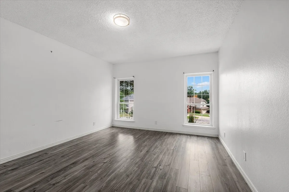 Single Family Residence For Sale in Tarrant County , 5315 Colony Hill Road, Fort Worth, Texas 76112, 3 Bedroom, 3 Bathroom, 2 Garage spaces, 2,190 Sqft, built in 1980, Preowned, mls#21224855, Real Estate Agent in Fort Worth, Homes For Sale in Tarrant county, Homes For Sale in Fort Worth, Realtor in Fort Worth Texas, Real Estate Brokerage Independent Realty Texas, Luminita Cordes Realtor
