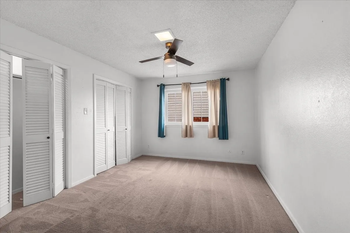 Single Family Residence For Sale in Tarrant County , 5315 Colony Hill Road, Fort Worth, Texas 76112, 3 Bedroom, 3 Bathroom, 2 Garage spaces, 2,190 Sqft, built in 1980, Preowned, mls#21224855, Real Estate Agent in Fort Worth, Homes For Sale in Tarrant county, Homes For Sale in Fort Worth, Realtor in Fort Worth Texas, Real Estate Brokerage Independent Realty Texas, Luminita Cordes Realtor