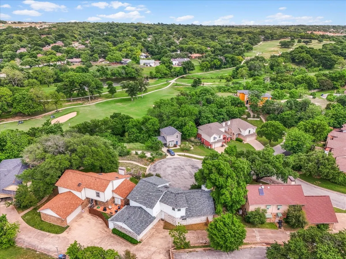 Single Family Residence For Sale in Tarrant County , 5315 Colony Hill Road, Fort Worth, Texas 76112, 3 Bedroom, 3 Bathroom, 2 Garage spaces, 2,190 Sqft, built in 1980, Preowned, mls#21224855, Real Estate Agent in Fort Worth, Homes For Sale in Tarrant county, Homes For Sale in Fort Worth, Realtor in Fort Worth Texas, Real Estate Brokerage Independent Realty Texas, Luminita Cordes Realtor