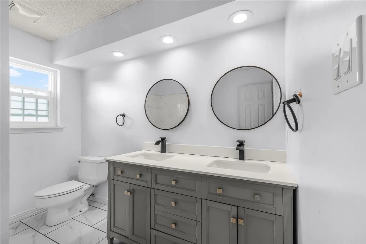 Single Family Residence For Sale in Tarrant County , 5315 Colony Hill Road, Fort Worth, Texas 76112, 3 Bedroom, 3 Bathroom, 2 Garage spaces, 2,190 Sqft, built in 1980, Preowned, mls#21224855, Real Estate Agent in Fort Worth, Homes For Sale in Tarrant county, Homes For Sale in Fort Worth, Realtor in Fort Worth Texas, Real Estate Brokerage Independent Realty Texas, Luminita Cordes Realtor
