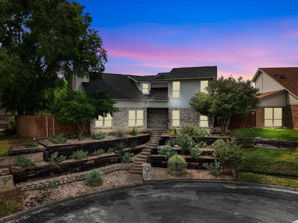 Single Family Residence For Sale in Tarrant County , 5315 Colony Hill Road, Fort Worth, Texas 76112, 3 Bedroom, 3 Bathroom, 2 Garage spaces, 2,190 Sqft, built in 1980, Preowned, mls#21224855, Real Estate Agent in Fort Worth, Homes For Sale in Tarrant county, Homes For Sale in Fort Worth, Realtor in Fort Worth Texas, Real Estate Brokerage Independent Realty Texas, Luminita Cordes Realtor