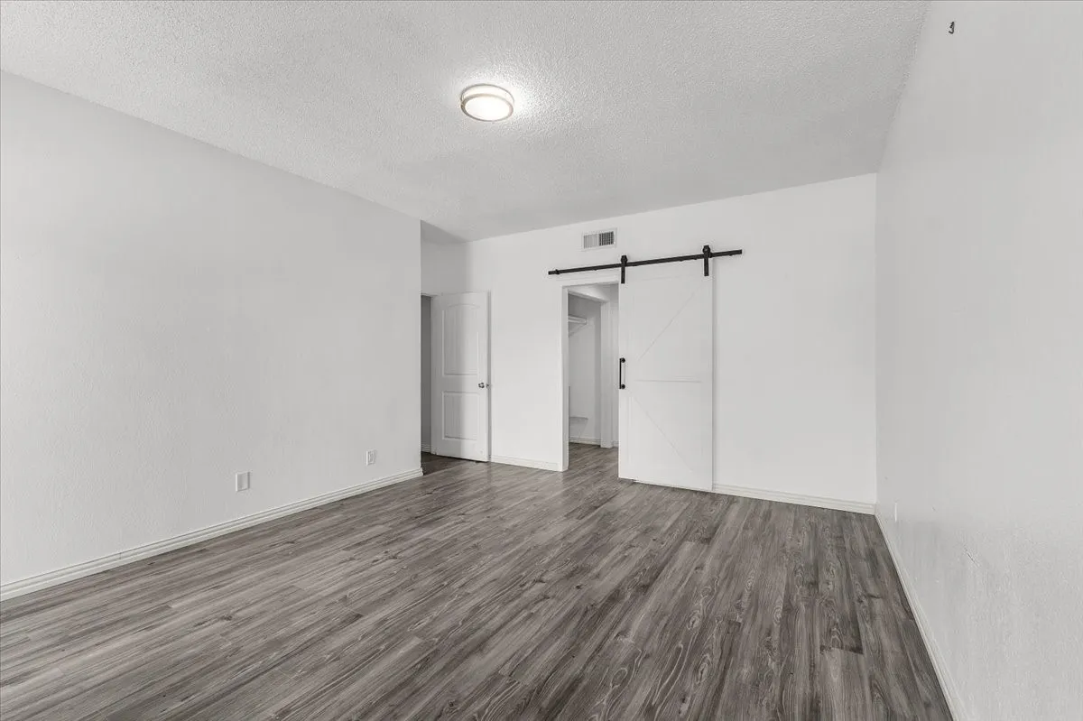 Single Family Residence For Sale in Tarrant County , 5315 Colony Hill Road, Fort Worth, Texas 76112, 3 Bedroom, 3 Bathroom, 2 Garage spaces, 2,190 Sqft, built in 1980, Preowned, mls#21224855, Real Estate Agent in Fort Worth, Homes For Sale in Tarrant county, Homes For Sale in Fort Worth, Realtor in Fort Worth Texas, Real Estate Brokerage Independent Realty Texas, Luminita Cordes Realtor