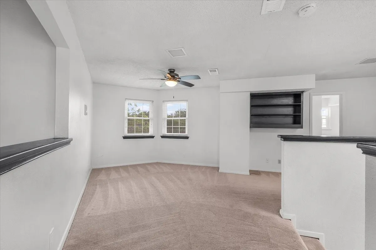 Single Family Residence For Sale in Tarrant County , 5315 Colony Hill Road, Fort Worth, Texas 76112, 3 Bedroom, 3 Bathroom, 2 Garage spaces, 2,190 Sqft, built in 1980, Preowned, mls#21224855, Real Estate Agent in Fort Worth, Homes For Sale in Tarrant county, Homes For Sale in Fort Worth, Realtor in Fort Worth Texas, Real Estate Brokerage Independent Realty Texas, Luminita Cordes Realtor