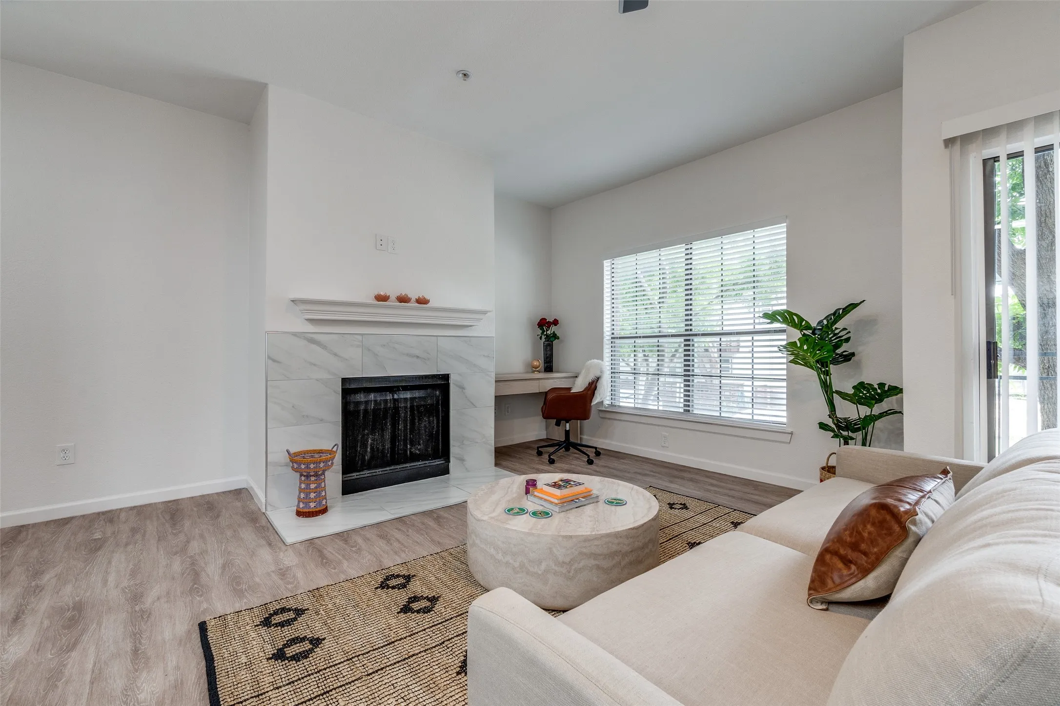 Condominium For Sale in Dallas County , 6003 Oram Street 203, Dallas, Texas 75206, 1 Bedroom, 1 Bathroom, 1 Garage spaces, 750 Sqft, built in 1985, Preowned, Price $229,000, mls#21225713, Real Estate Agent in Dallas, Homes For Sale in Dallas county, Homes For Sale in Dallas, Realtor in Dallas Texas, Real Estate Brokerage Independent Realty Texas, Luminita Cordes Realtor