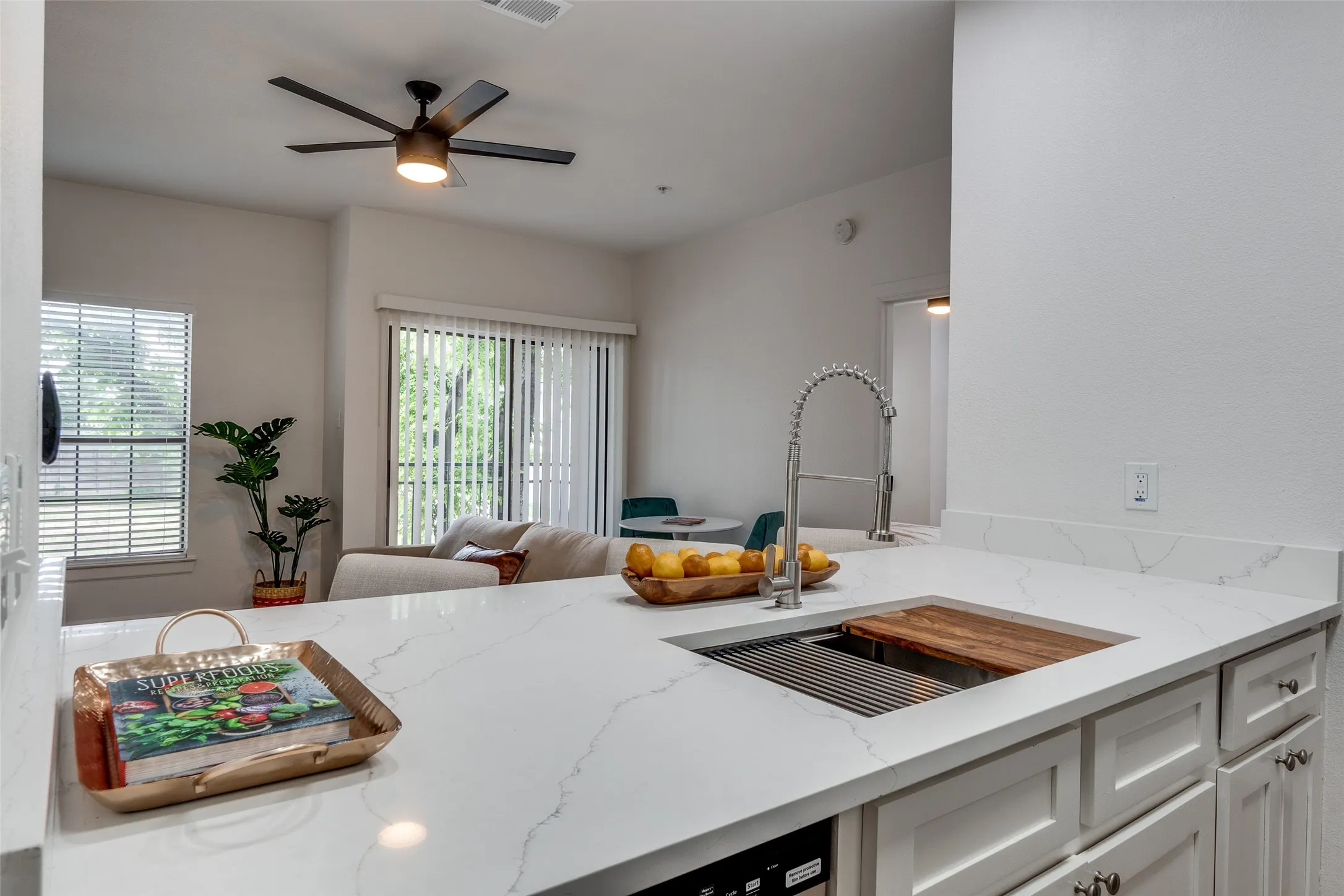 Condominium For Sale in Dallas County , 6003 Oram Street 203, Dallas, Texas 75206, 1 Bedroom, 1 Bathroom, 1 Garage spaces, 750 Sqft, built in 1985, Preowned, Price $229,000, mls#21225713, Real Estate Agent in Dallas, Homes For Sale in Dallas county, Homes For Sale in Dallas, Realtor in Dallas Texas, Real Estate Brokerage Independent Realty Texas, Luminita Cordes Realtor