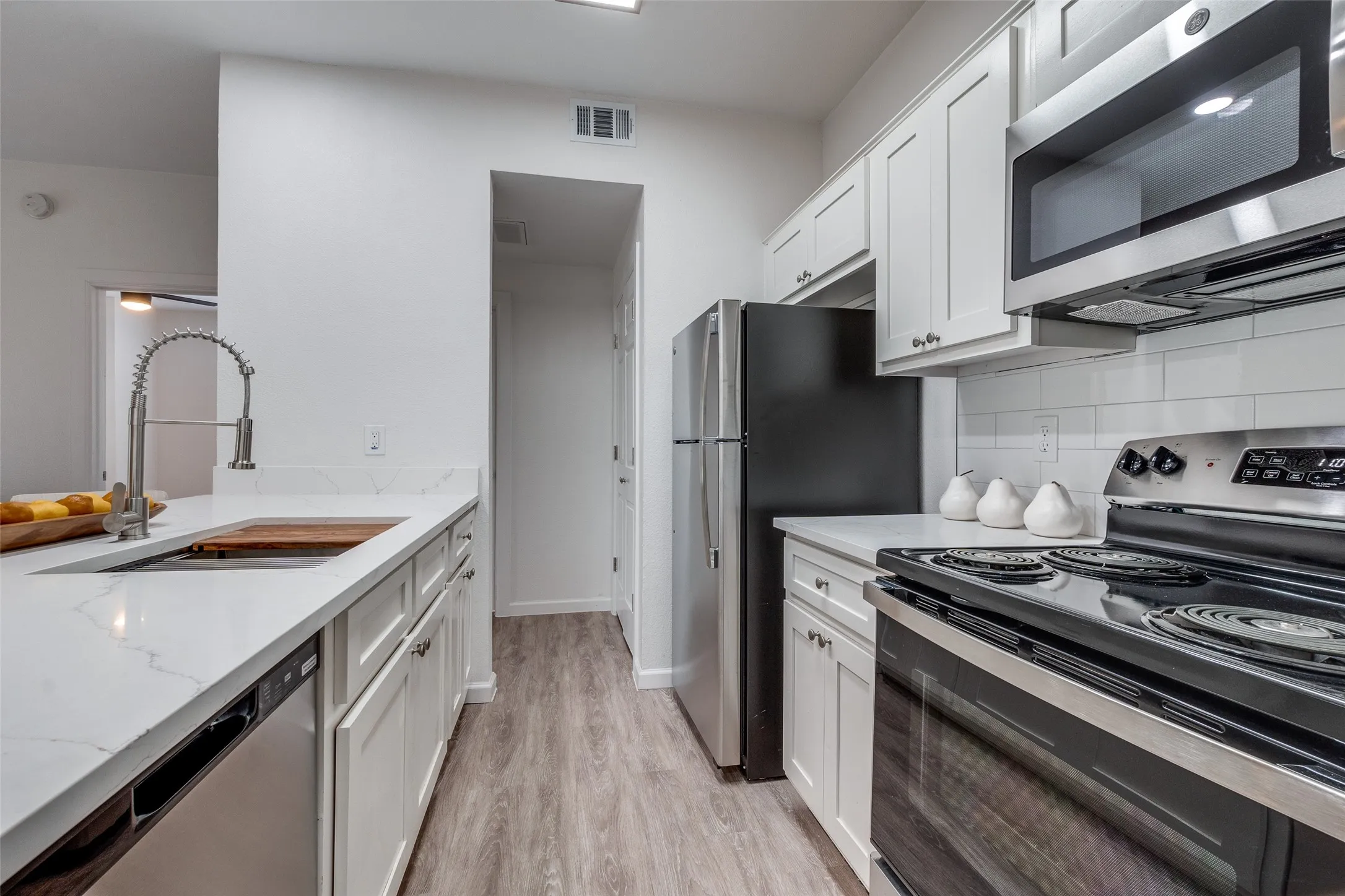Condominium For Sale in Dallas County , 6003 Oram Street 203, Dallas, Texas 75206, 1 Bedroom, 1 Bathroom, 1 Garage spaces, 750 Sqft, built in 1985, Preowned, Price $229,000, mls#21225713, Real Estate Agent in Dallas, Homes For Sale in Dallas county, Homes For Sale in Dallas, Realtor in Dallas Texas, Real Estate Brokerage Independent Realty Texas, Luminita Cordes Realtor