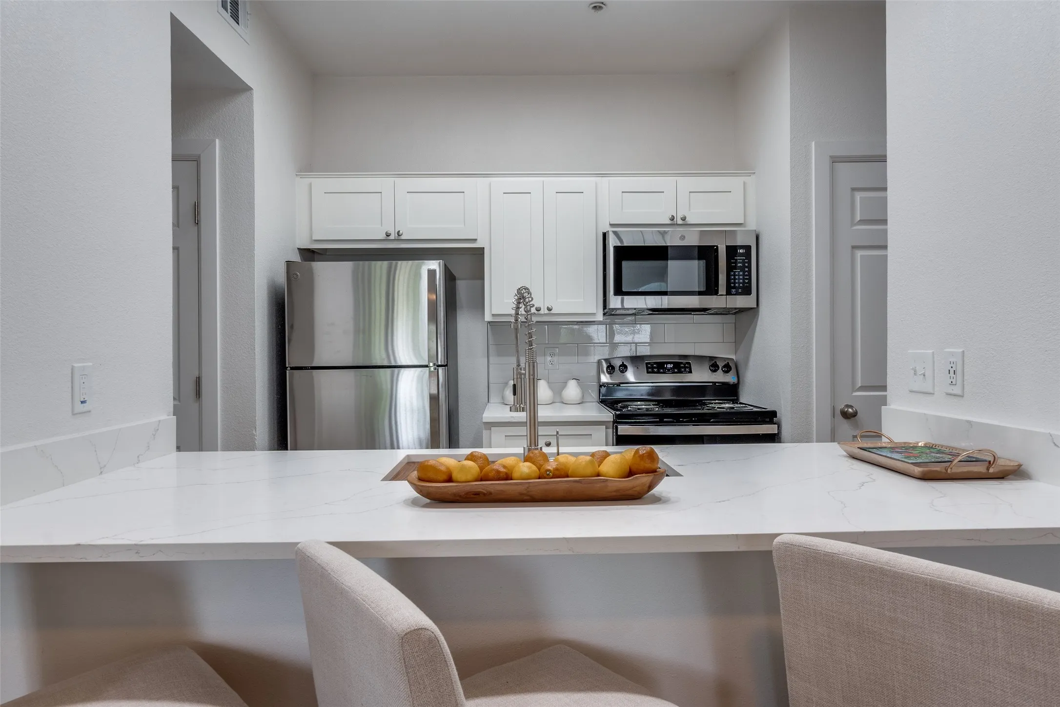 Condominium For Sale in Dallas County , 6003 Oram Street 203, Dallas, Texas 75206, 1 Bedroom, 1 Bathroom, 1 Garage spaces, 750 Sqft, built in 1985, Preowned, Price $229,000, mls#21225713, Real Estate Agent in Dallas, Homes For Sale in Dallas county, Homes For Sale in Dallas, Realtor in Dallas Texas, Real Estate Brokerage Independent Realty Texas, Luminita Cordes Realtor