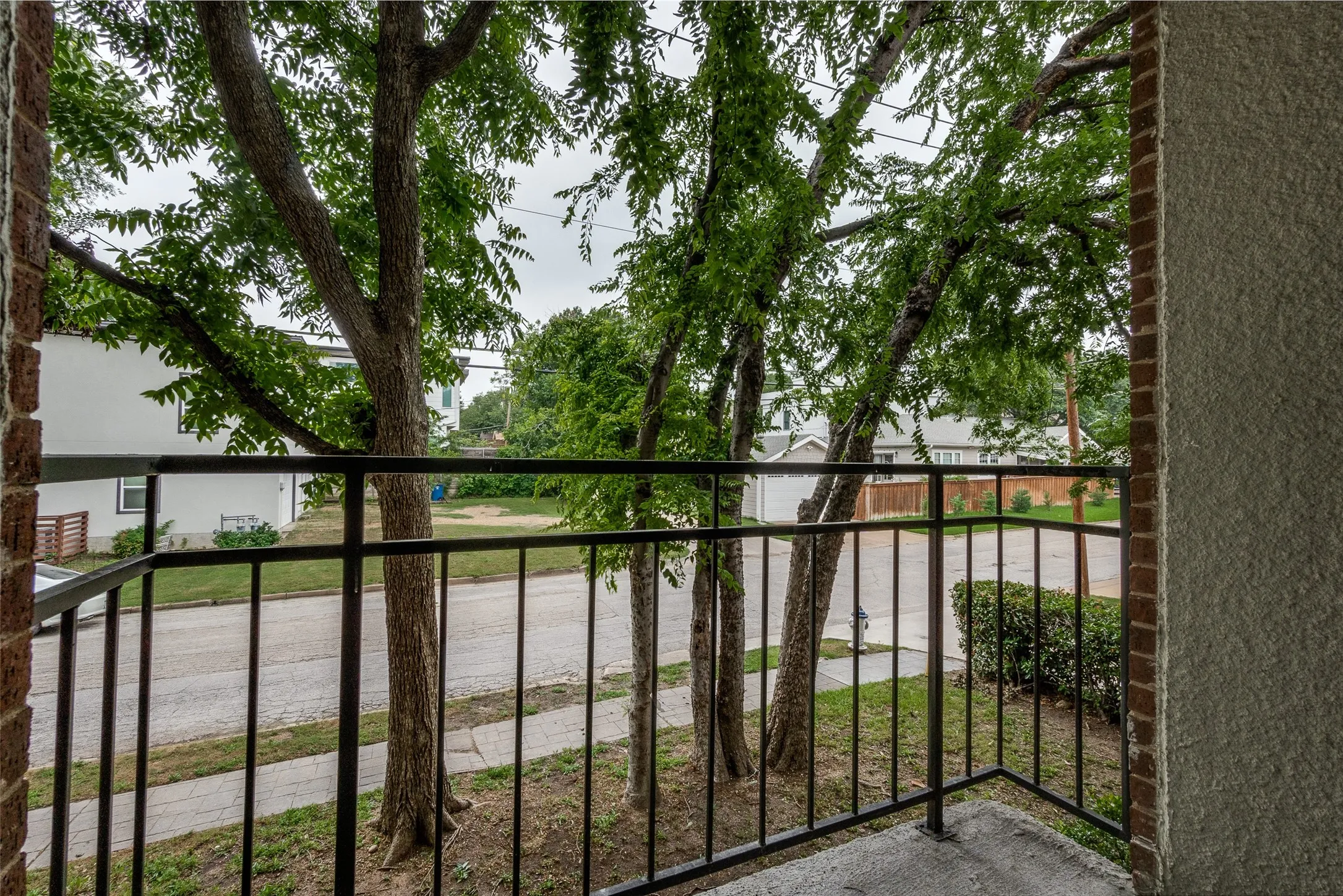 Condominium For Sale in Dallas County , 6003 Oram Street 203, Dallas, Texas 75206, 1 Bedroom, 1 Bathroom, 1 Garage spaces, 750 Sqft, built in 1985, Preowned, Price $229,000, mls#21225713, Real Estate Agent in Dallas, Homes For Sale in Dallas county, Homes For Sale in Dallas, Realtor in Dallas Texas, Real Estate Brokerage Independent Realty Texas, Luminita Cordes Realtor