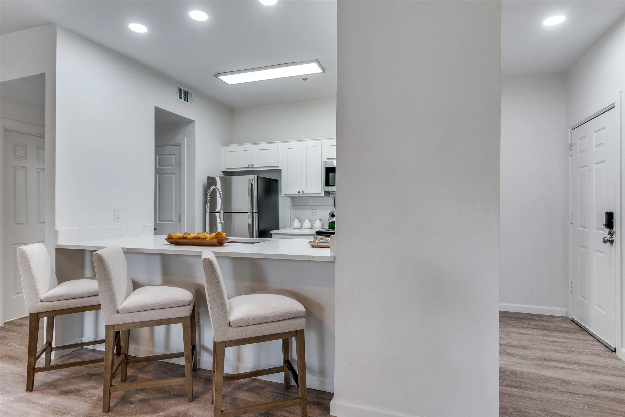 Condominium For Sale in Dallas County , 6003 Oram Street 203, Dallas, Texas 75206, 1 Bedroom, 1 Bathroom, 1 Garage spaces, 750 Sqft, built in 1985, Preowned, Price $229,000, mls#21225713, Real Estate Agent in Dallas, Homes For Sale in Dallas county, Homes For Sale in Dallas, Realtor in Dallas Texas, Real Estate Brokerage Independent Realty Texas, Luminita Cordes Realtor