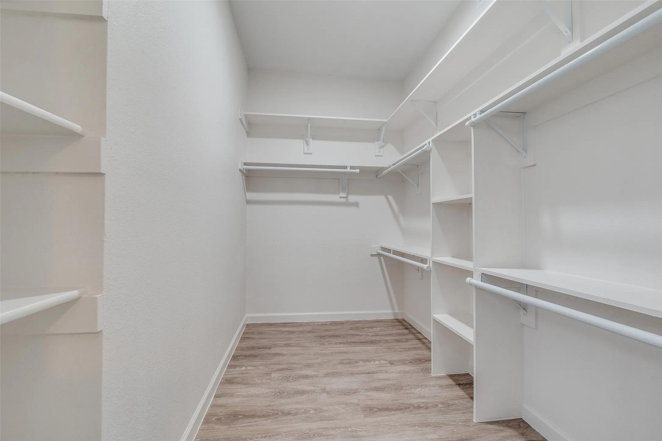 Condominium For Sale in Dallas County , 6003 Oram Street 203, Dallas, Texas 75206, 1 Bedroom, 1 Bathroom, 1 Garage spaces, 750 Sqft, built in 1985, Preowned, Price $229,000, mls#21225713, Real Estate Agent in Dallas, Homes For Sale in Dallas county, Homes For Sale in Dallas, Realtor in Dallas Texas, Real Estate Brokerage Independent Realty Texas, Luminita Cordes Realtor