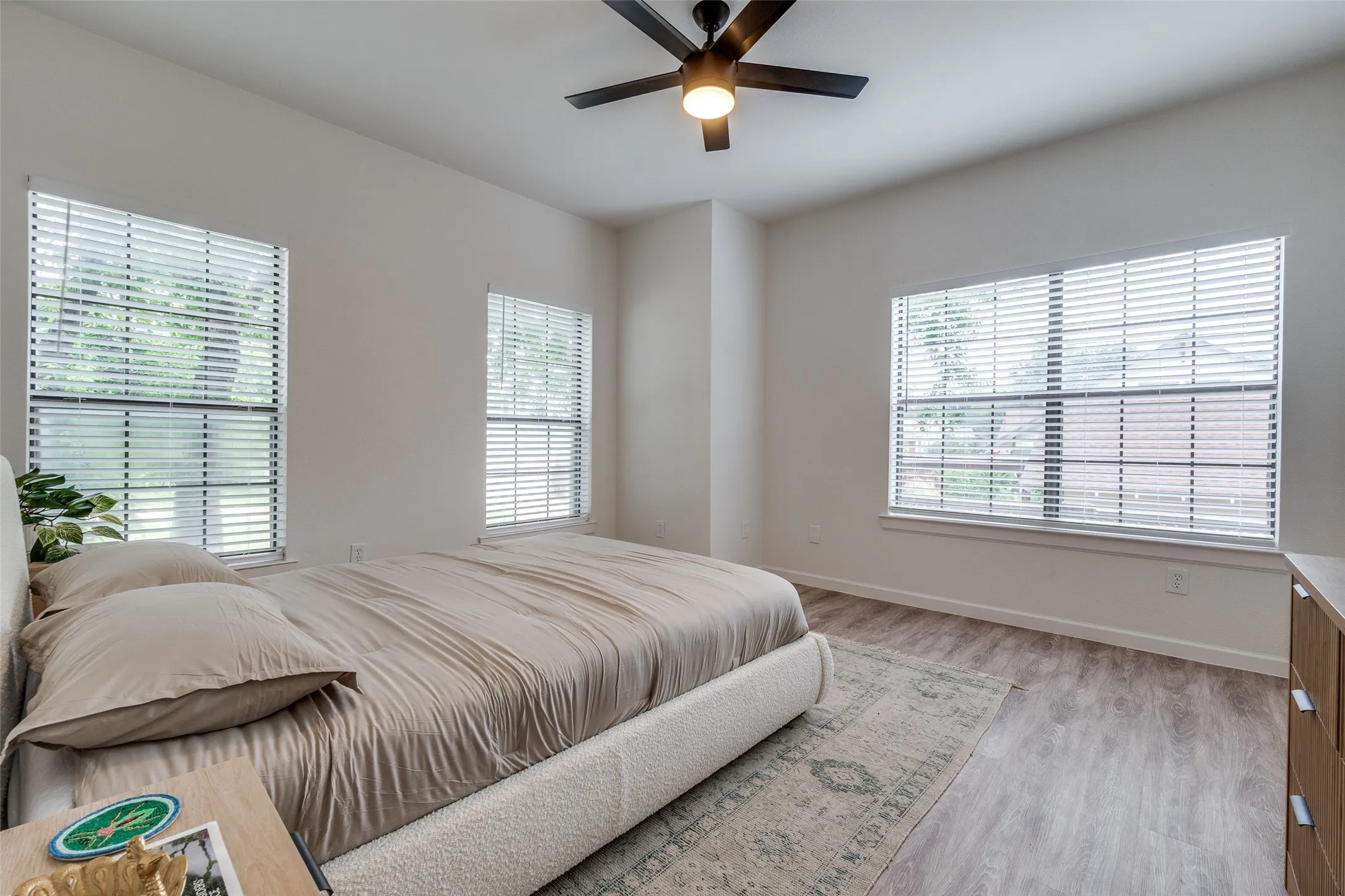 Condominium For Sale in Dallas County , 6003 Oram Street 203, Dallas, Texas 75206, 1 Bedroom, 1 Bathroom, 1 Garage spaces, 750 Sqft, built in 1985, Preowned, Price $229,000, mls#21225713, Real Estate Agent in Dallas, Homes For Sale in Dallas county, Homes For Sale in Dallas, Realtor in Dallas Texas, Real Estate Brokerage Independent Realty Texas, Luminita Cordes Realtor