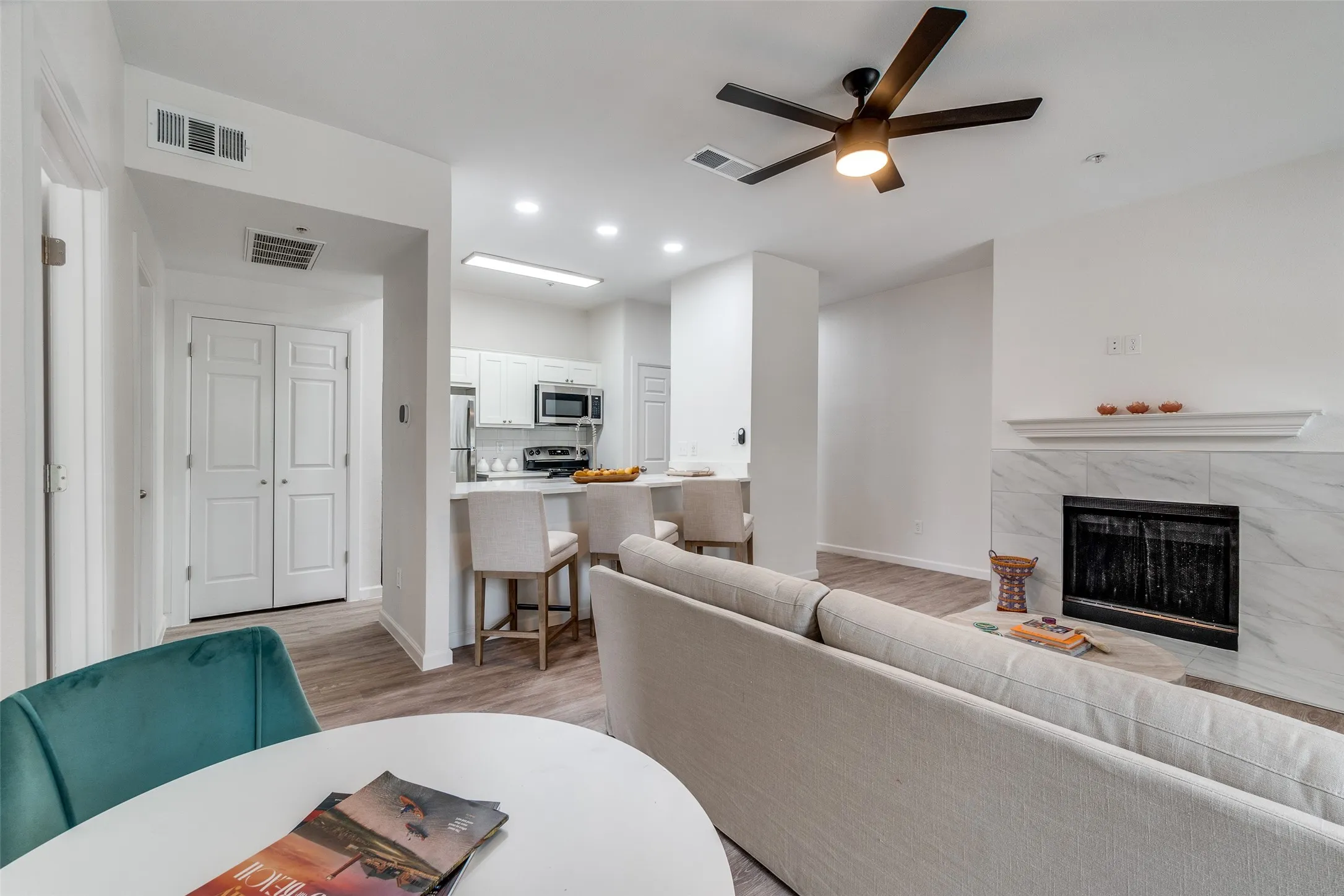 Condominium For Sale in Dallas County , 6003 Oram Street 203, Dallas, Texas 75206, 1 Bedroom, 1 Bathroom, 1 Garage spaces, 750 Sqft, built in 1985, Preowned, Price $229,000, mls#21225713, Real Estate Agent in Dallas, Homes For Sale in Dallas county, Homes For Sale in Dallas, Realtor in Dallas Texas, Real Estate Brokerage Independent Realty Texas, Luminita Cordes Realtor