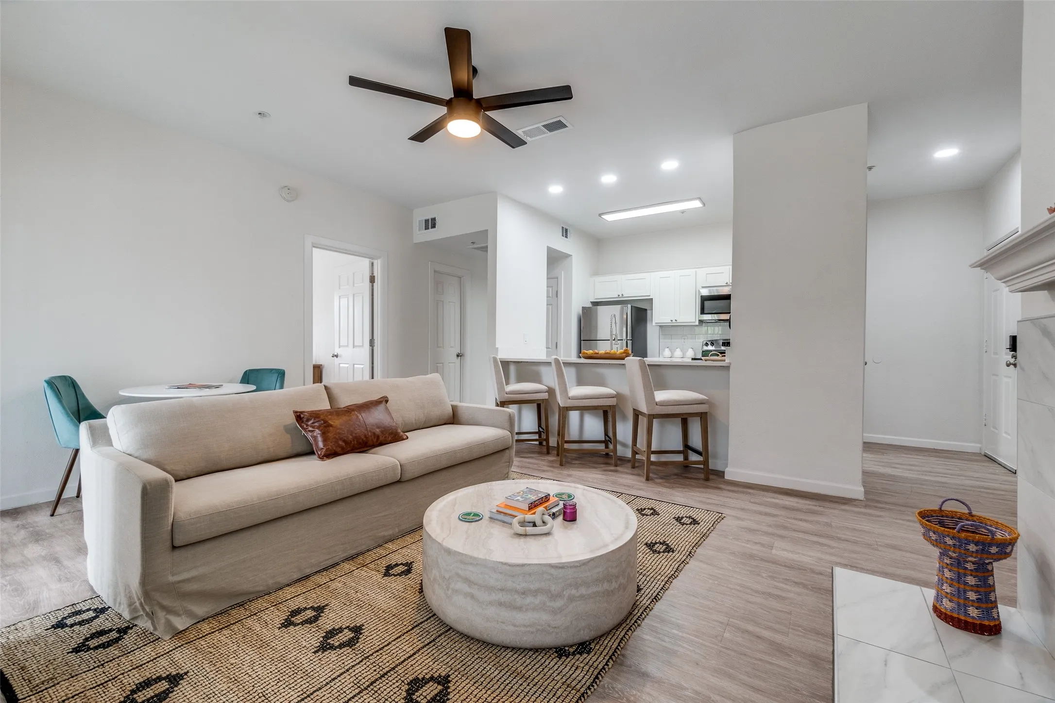 Condominium For Sale in Dallas County , 6003 Oram Street 203, Dallas, Texas 75206, 1 Bedroom, 1 Bathroom, 1 Garage spaces, 750 Sqft, built in 1985, Preowned, Price $229,000, mls#21225713, Real Estate Agent in Dallas, Homes For Sale in Dallas county, Homes For Sale in Dallas, Realtor in Dallas Texas, Real Estate Brokerage Independent Realty Texas, Luminita Cordes Realtor