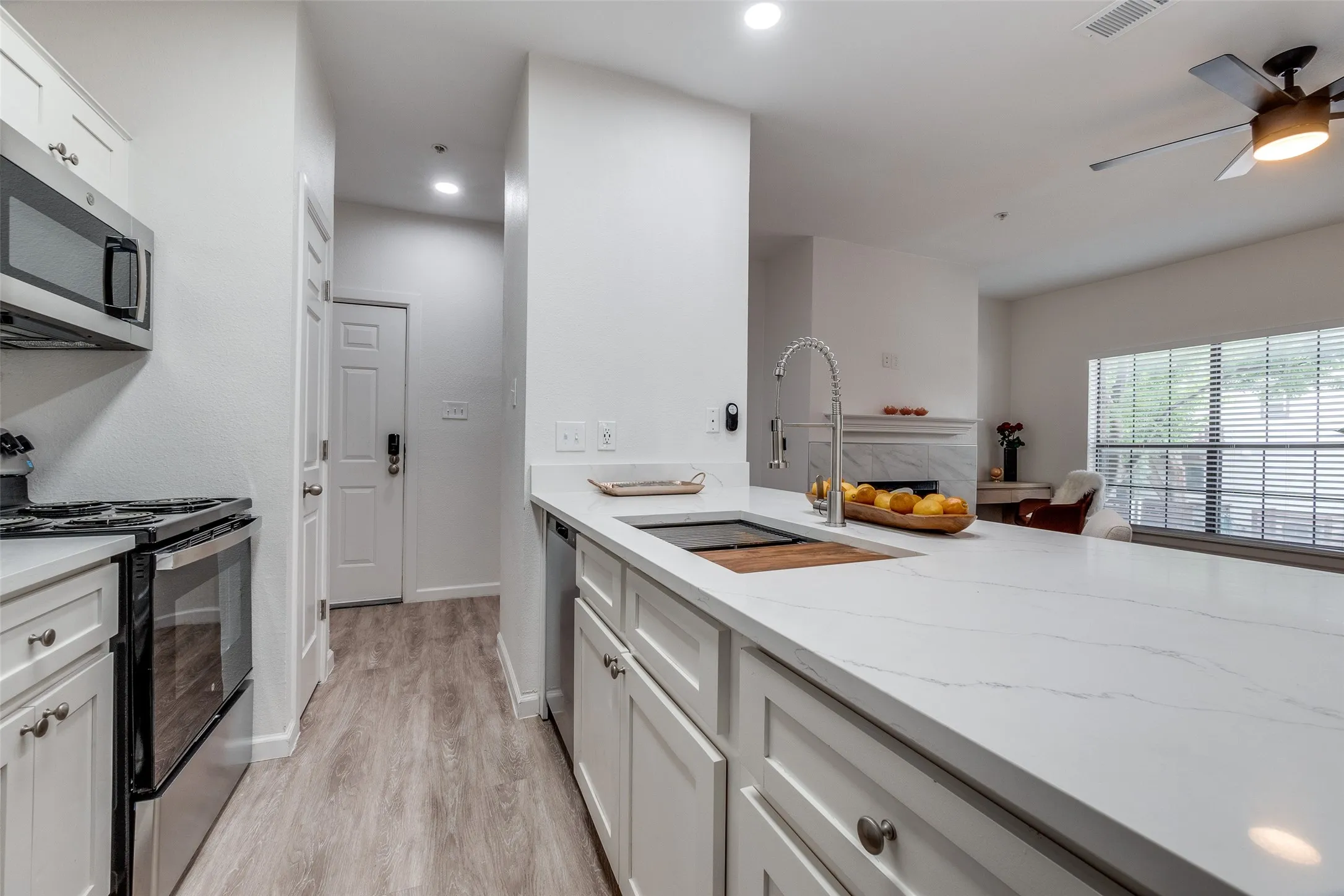 Condominium For Sale in Dallas County , 6003 Oram Street 203, Dallas, Texas 75206, 1 Bedroom, 1 Bathroom, 1 Garage spaces, 750 Sqft, built in 1985, Preowned, Price $229,000, mls#21225713, Real Estate Agent in Dallas, Homes For Sale in Dallas county, Homes For Sale in Dallas, Realtor in Dallas Texas, Real Estate Brokerage Independent Realty Texas, Luminita Cordes Realtor