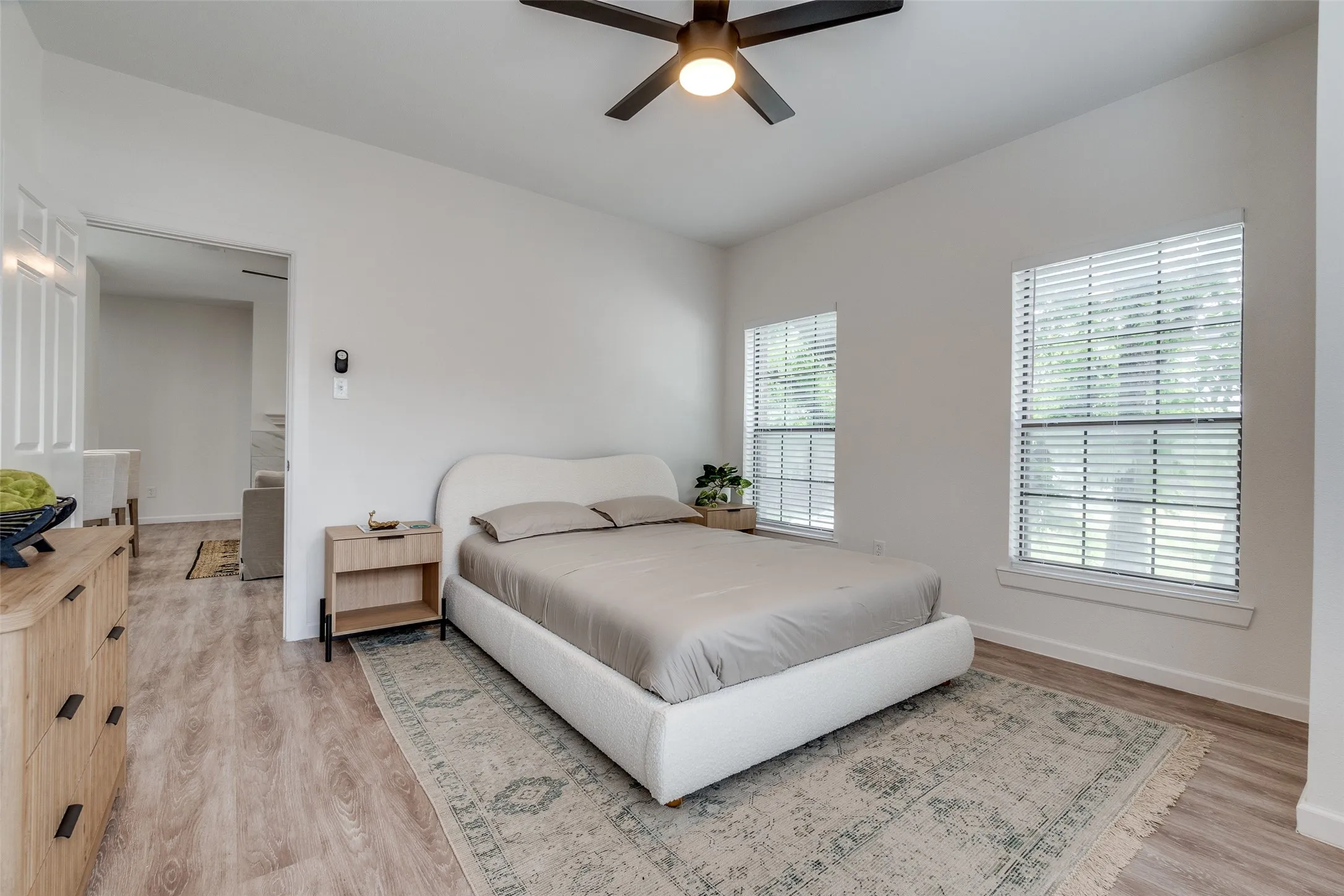 Condominium For Sale in Dallas County , 6003 Oram Street 203, Dallas, Texas 75206, 1 Bedroom, 1 Bathroom, 1 Garage spaces, 750 Sqft, built in 1985, Preowned, Price $229,000, mls#21225713, Real Estate Agent in Dallas, Homes For Sale in Dallas county, Homes For Sale in Dallas, Realtor in Dallas Texas, Real Estate Brokerage Independent Realty Texas, Luminita Cordes Realtor
