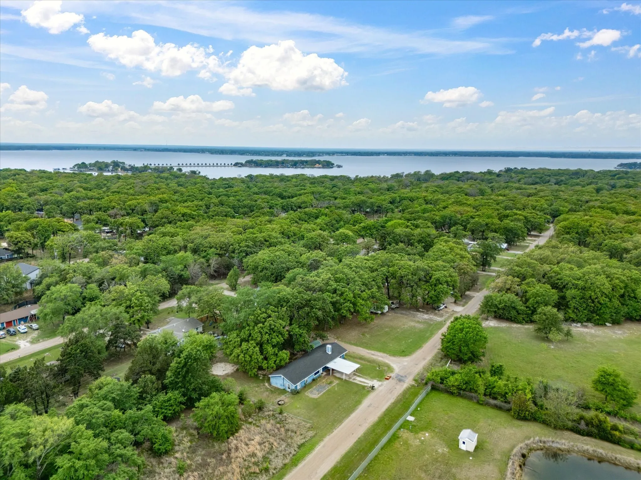 Single Family Residence For Sale in Henderson County , 209 Pierce Drive, Mabank, Texas 75156, 4 Bedroom, 2 Bathroom, Garage spaces, 2,229 Sqft, built in 1995, mls#21224290, Real Estate Agent in Mabank, Homes For Sale in Henderson county, Homes For Sale in Mabank, Realtor in Mabank Texas, Real Estate Brokerage Independent Realty Texas, Luminita Cordes Realtor
