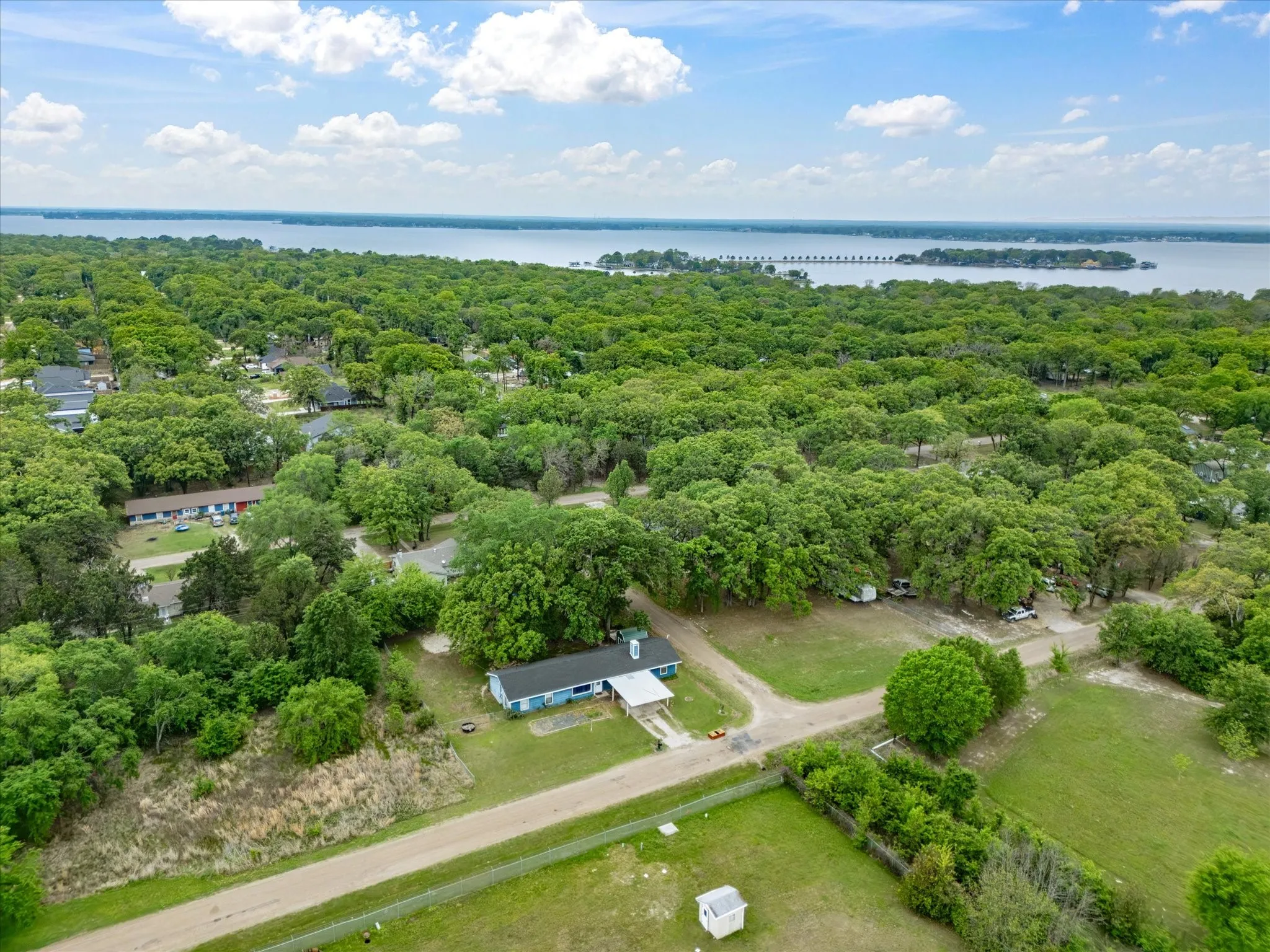 Single Family Residence For Sale in Henderson County , 209 Pierce Drive, Mabank, Texas 75156, 4 Bedroom, 2 Bathroom, Garage spaces, 2,229 Sqft, built in 1995, mls#21224290, Real Estate Agent in Mabank, Homes For Sale in Henderson county, Homes For Sale in Mabank, Realtor in Mabank Texas, Real Estate Brokerage Independent Realty Texas, Luminita Cordes Realtor
