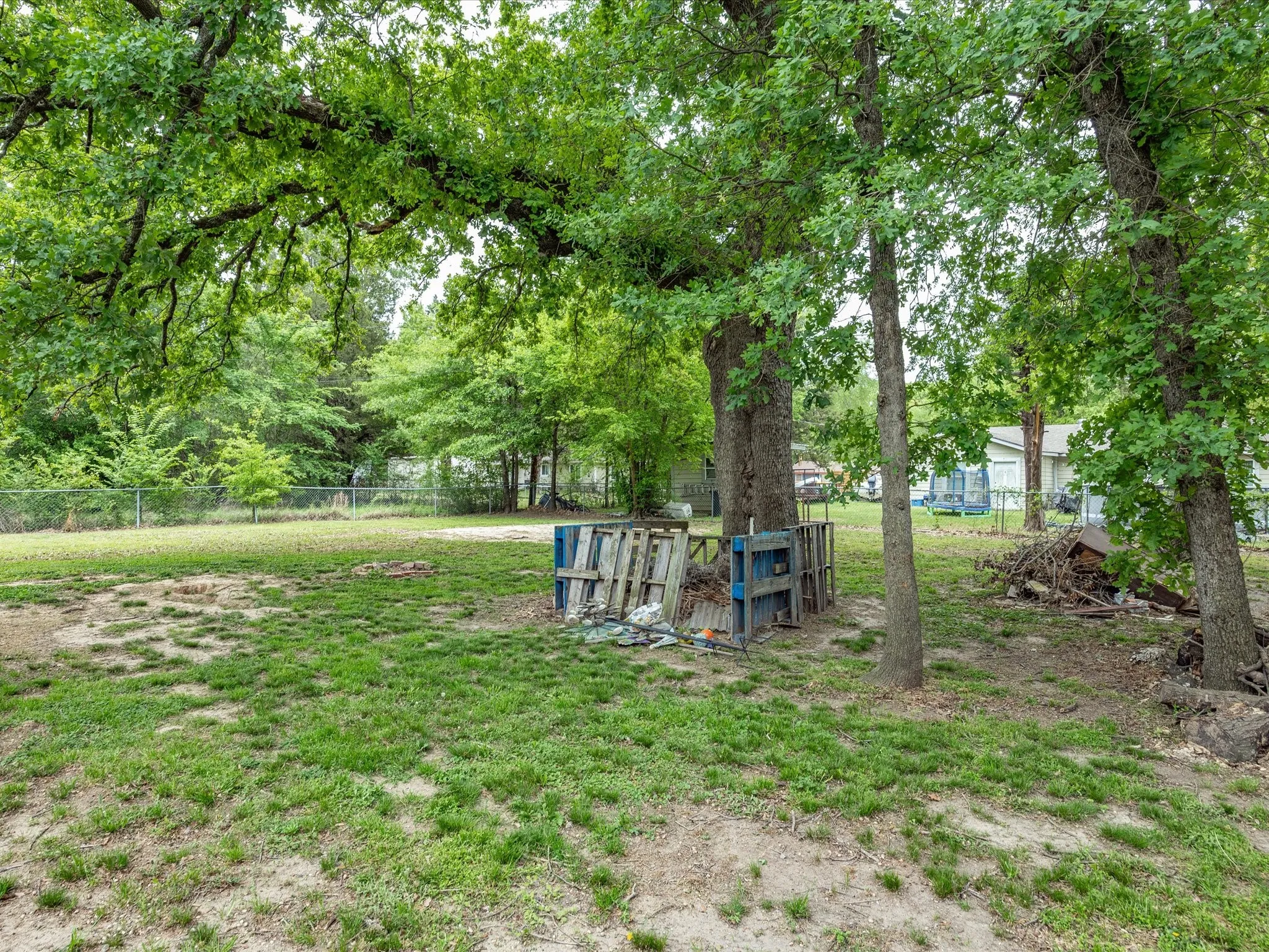 Single Family Residence For Sale in Henderson County , 209 Pierce Drive, Mabank, Texas 75156, 4 Bedroom, 2 Bathroom, Garage spaces, 2,229 Sqft, built in 1995, mls#21224290, Real Estate Agent in Mabank, Homes For Sale in Henderson county, Homes For Sale in Mabank, Realtor in Mabank Texas, Real Estate Brokerage Independent Realty Texas, Luminita Cordes Realtor