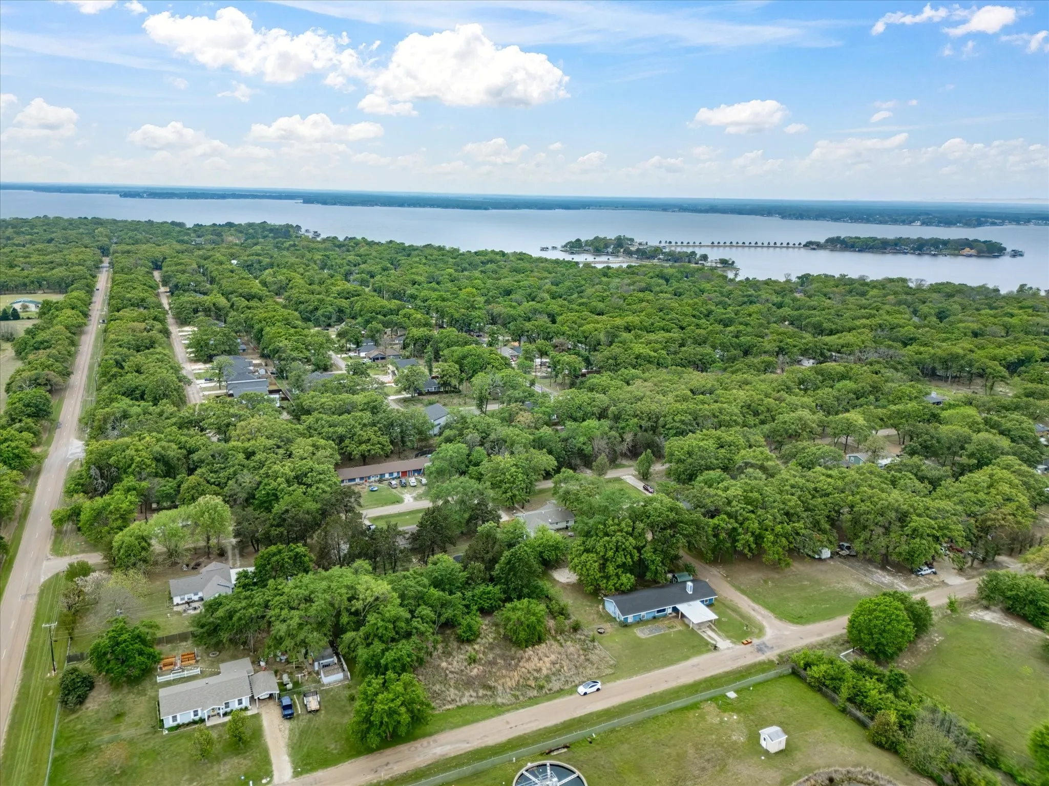 Single Family Residence For Sale in Henderson County , 209 Pierce Drive, Mabank, Texas 75156, 4 Bedroom, 2 Bathroom, Garage spaces, 2,229 Sqft, built in 1995, mls#21224290, Real Estate Agent in Mabank, Homes For Sale in Henderson county, Homes For Sale in Mabank, Realtor in Mabank Texas, Real Estate Brokerage Independent Realty Texas, Luminita Cordes Realtor